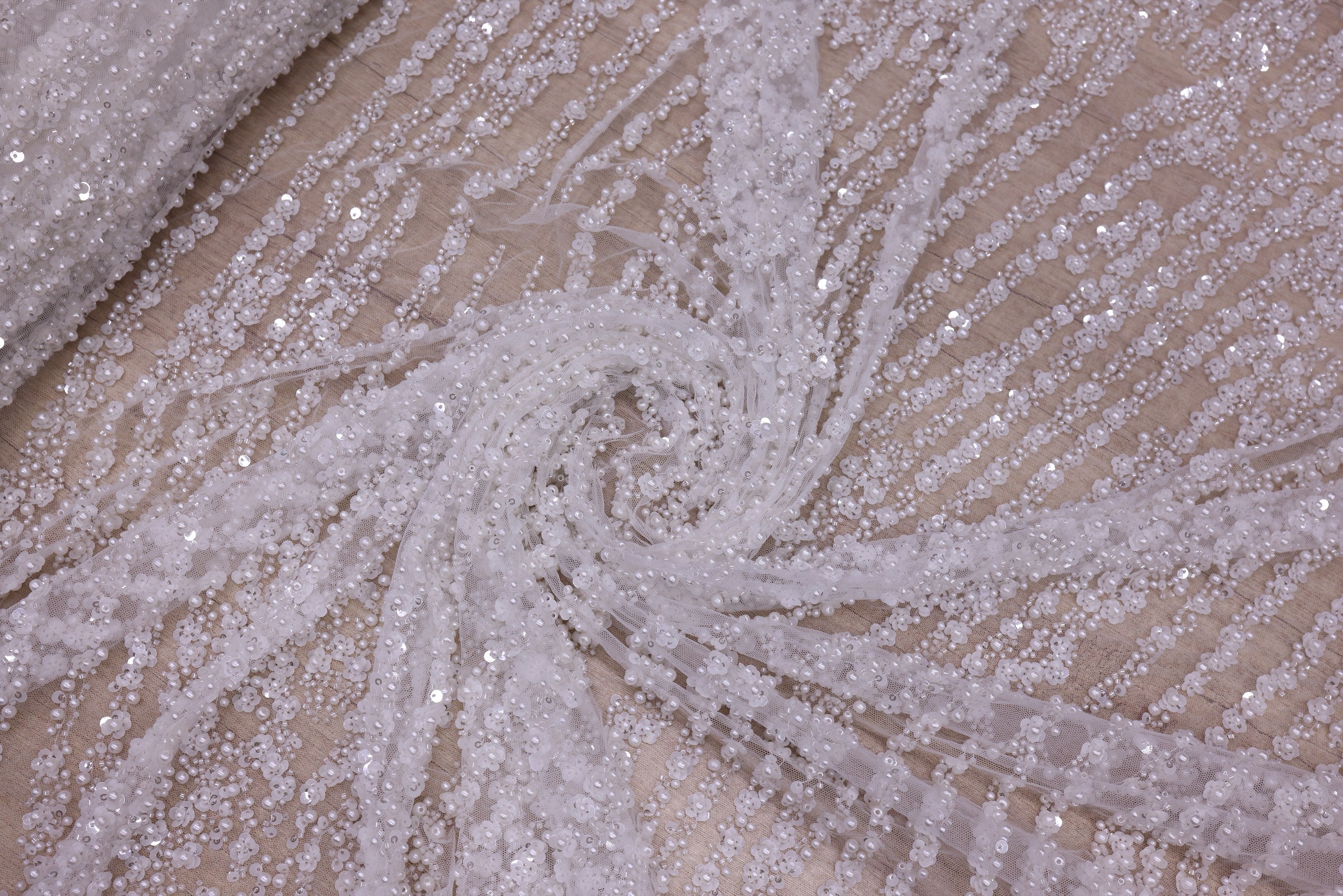 Broderie de lux tip dantela cu perle,paiete si aplicatii florale 3D C1 - Argintiu