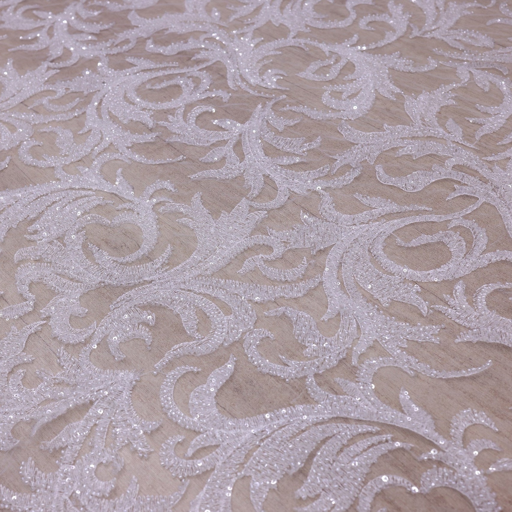 Broderie de lux tip dantela cu strasuri/pietre pretioase  C2 - Alb.