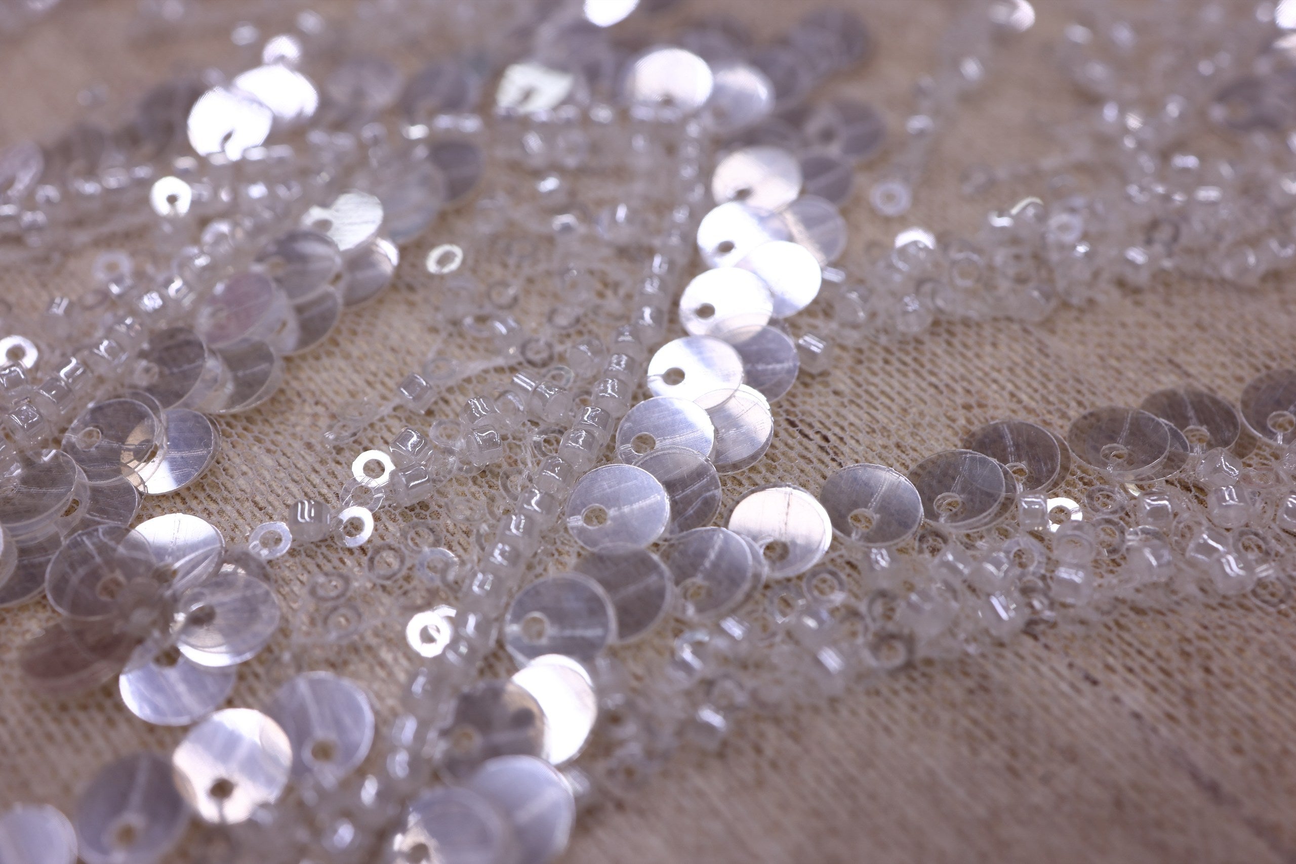 Broderie tip dantela cu perle/margele si paiete A31 - Alb.