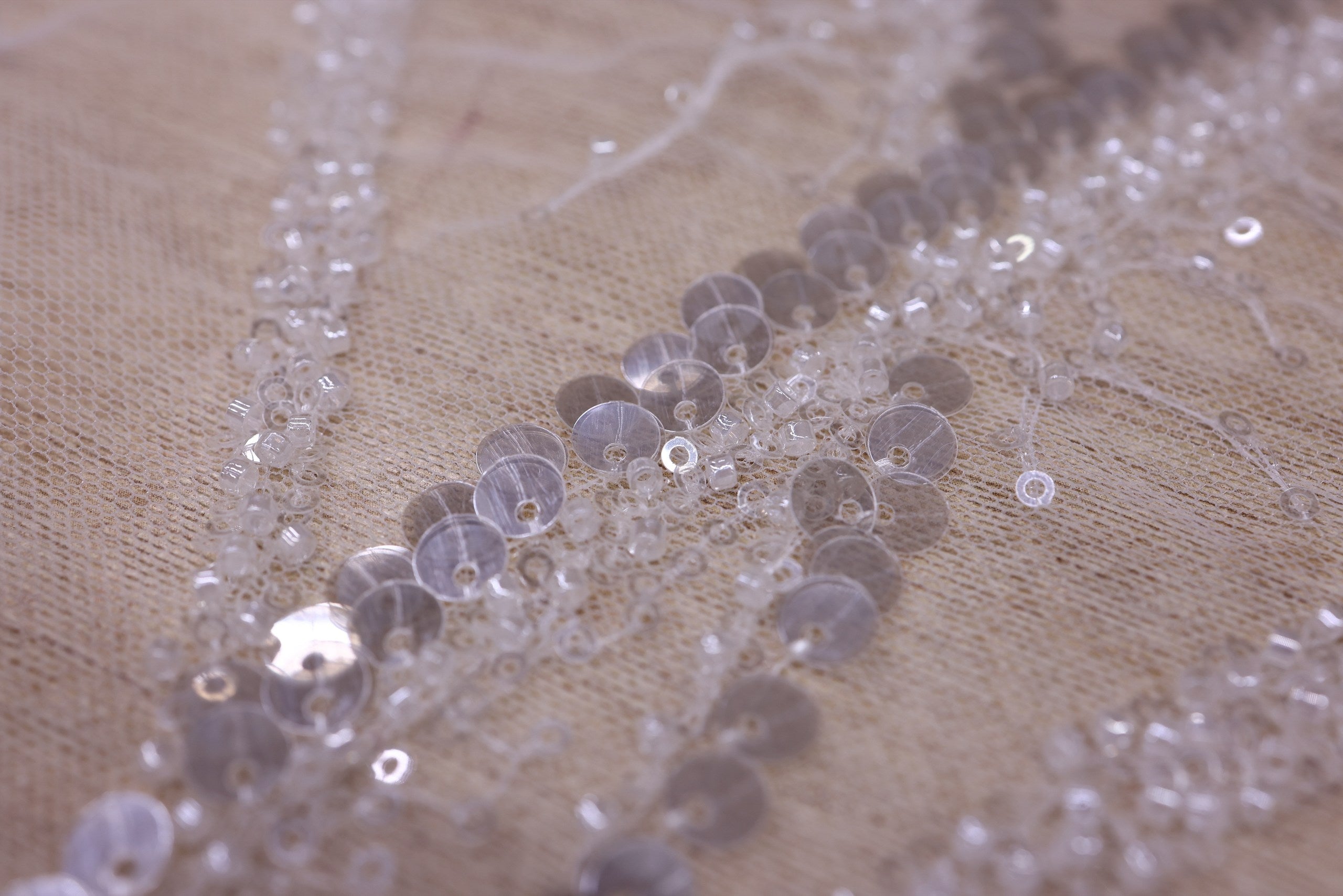 Broderie tip dantela cu perle/margele si paiete A31 - Alb.