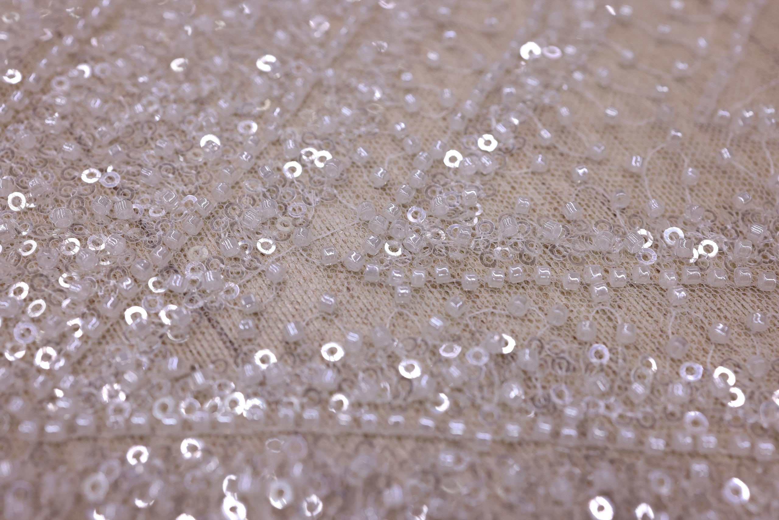 Broderie tip dantela cu perle/margele si paiete B48 - Alb