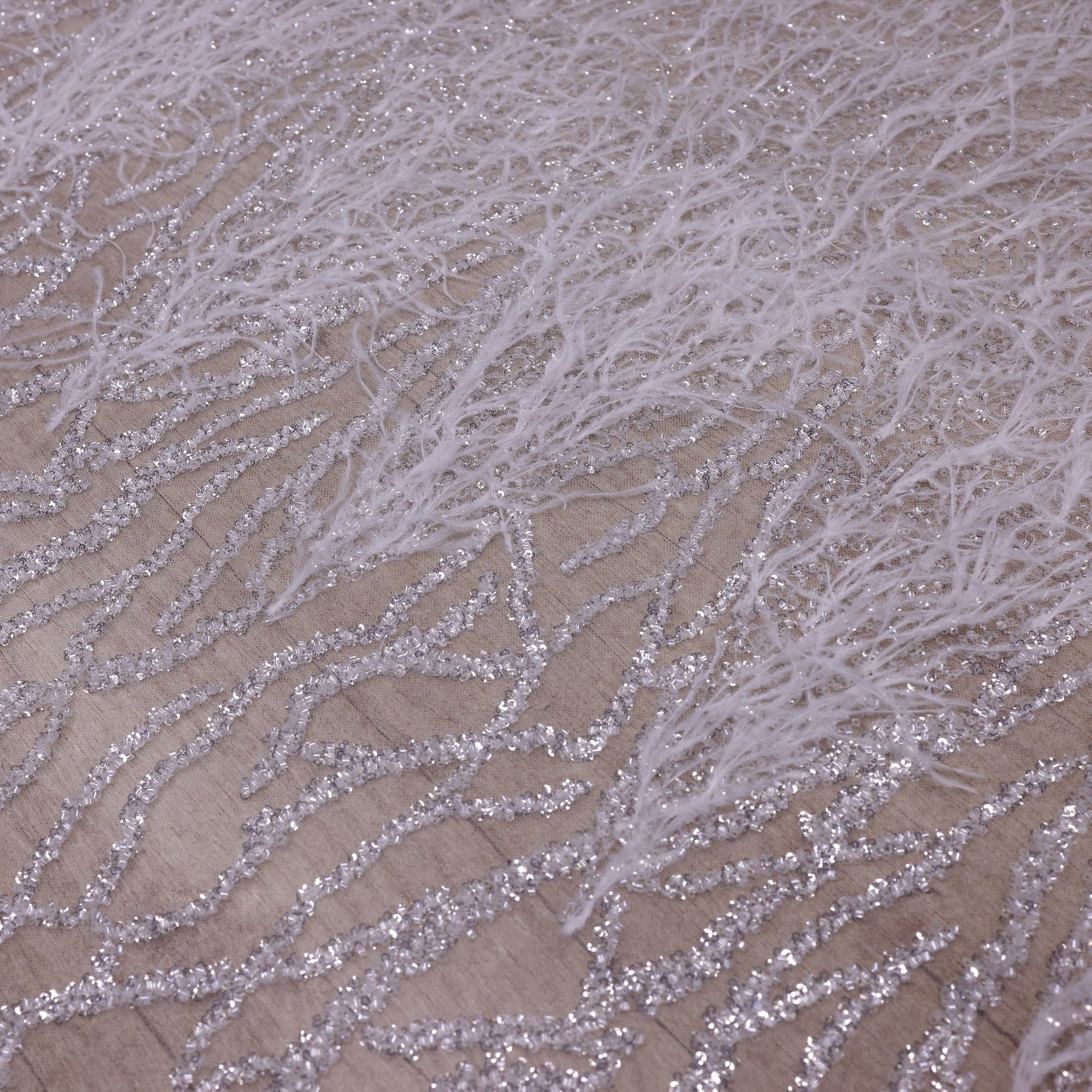Broderie de lux tip dantela cu strasuri/pietre pretioase  C22 - Alb.