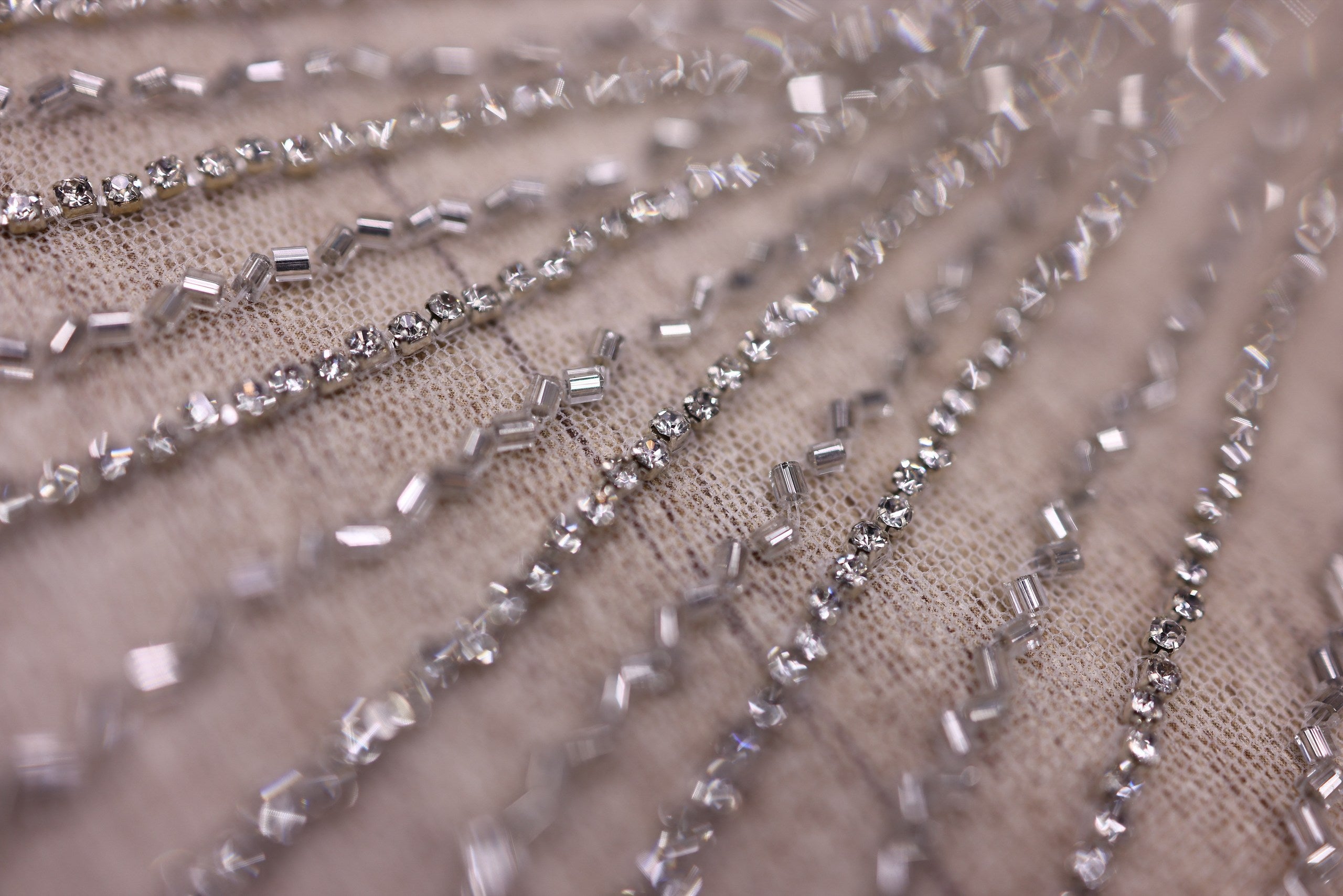 Broderie de lux tip dantela cu pietre pretioase, perle si margele C23 - Argintiu