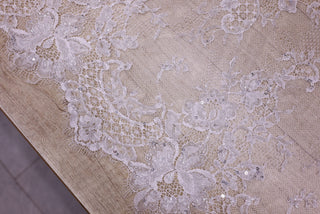Dantelă Chantilly accesorizată manual în India D6 - Alb