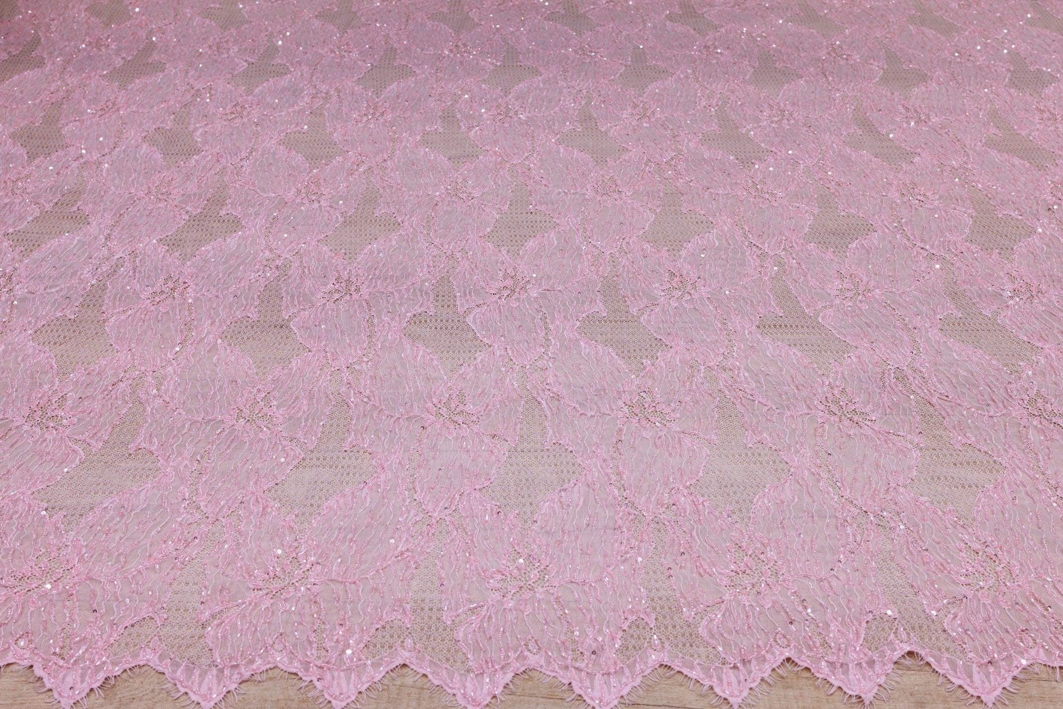 Dantelă Chantilly accesorizată manual în India D36 - Roz