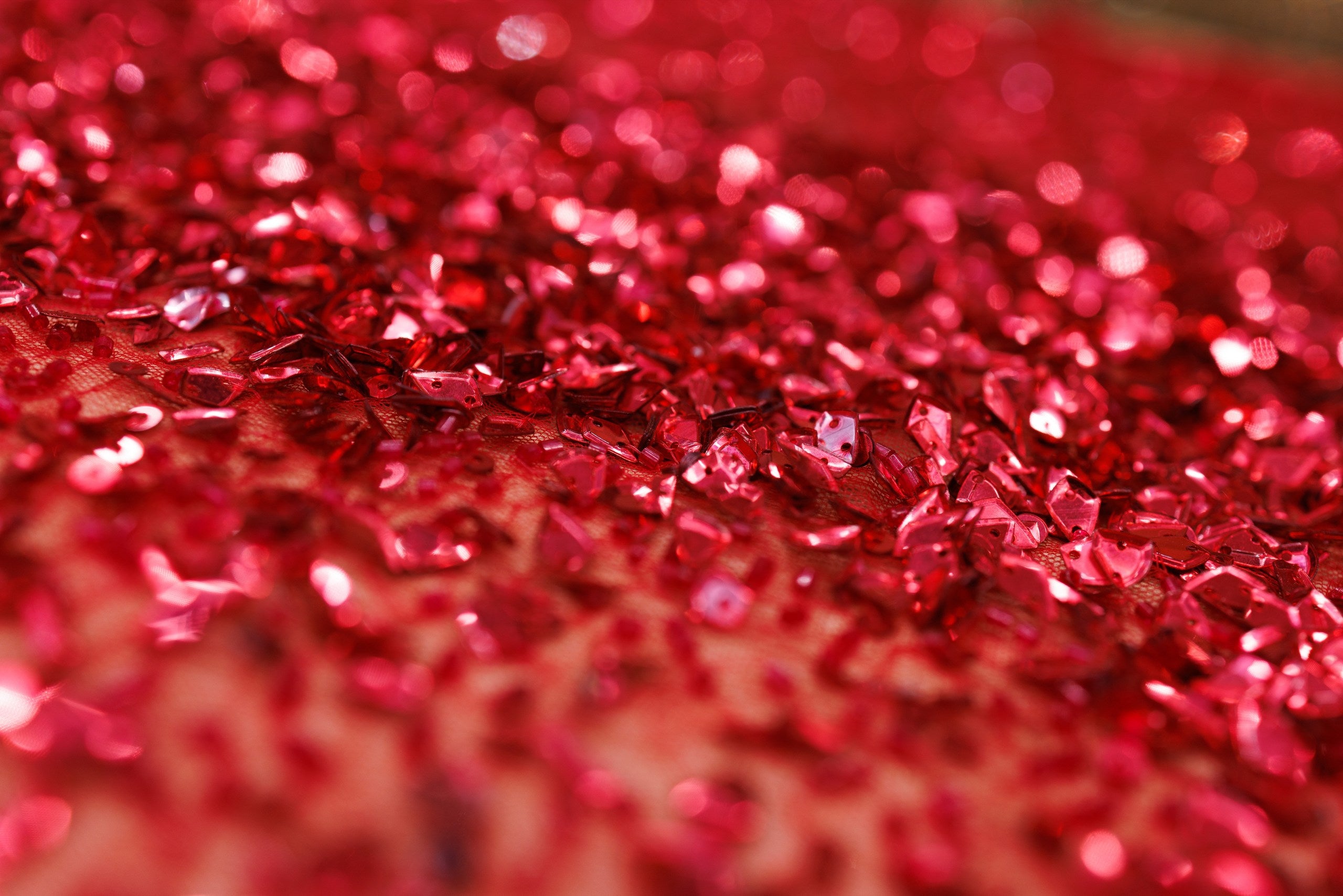 Broderie tip dantela cu perle/margele si paiete A68 - Rosu
