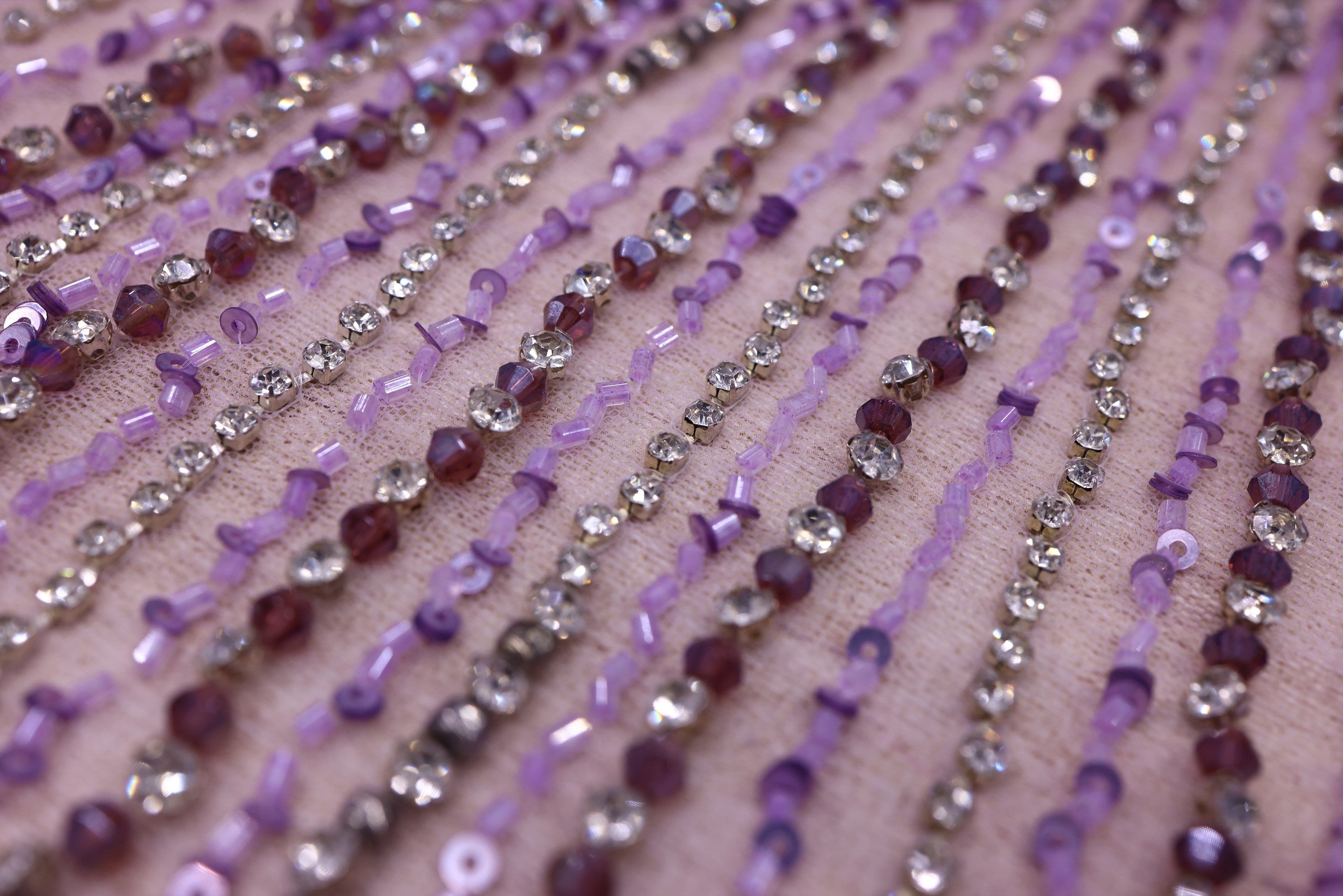 Broderie de lux tip dantela cu strasuri/pietre pretioase E61 - Mov