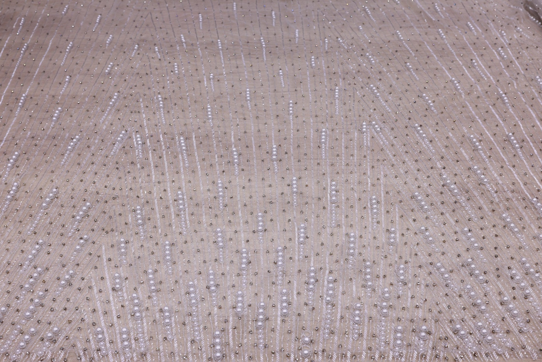 Broderie de lux tip dantela cu pietre pretioase, perle si margele  C26 - Argintiu