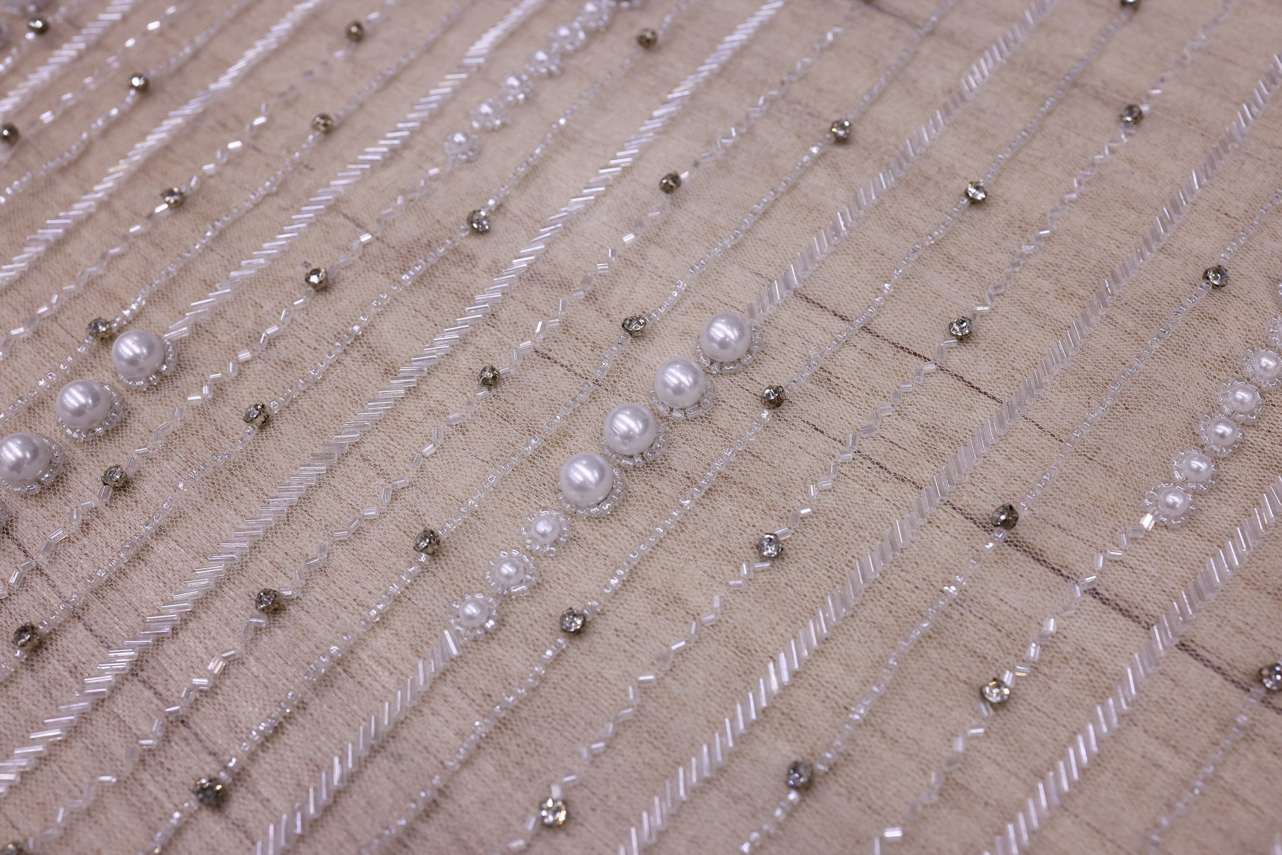 Broderie de lux tip dantela cu pietre pretioase, perle si margele  C26 - Argintiu