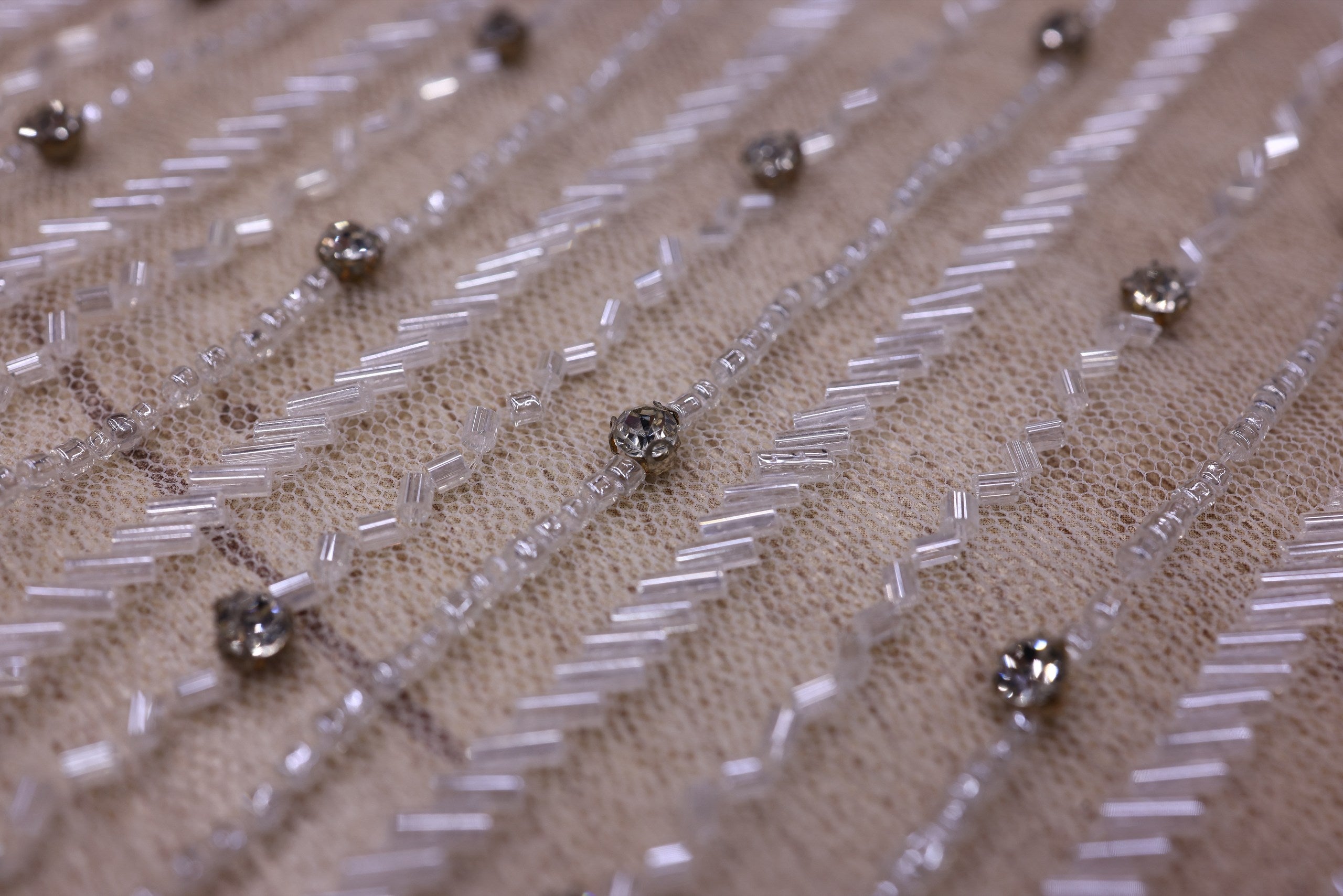 Broderie de lux tip dantela cu pietre pretioase, perle si margele  C26 - Argintiu