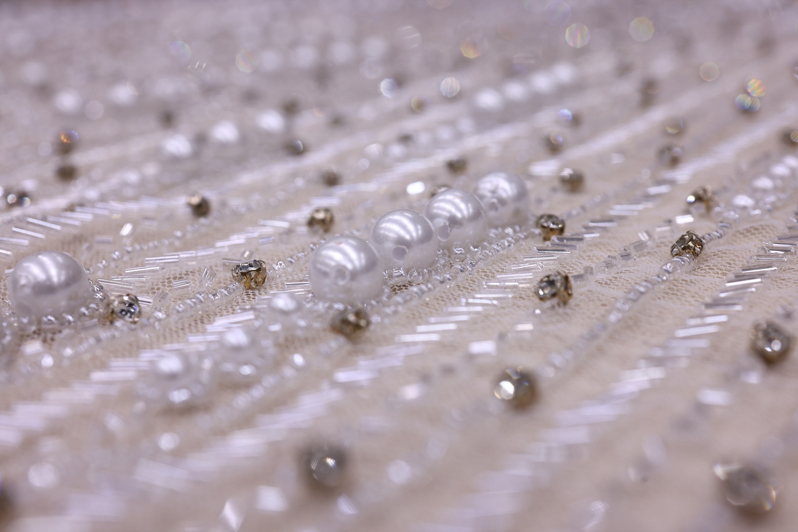 Broderie de lux tip dantela cu pietre pretioase, perle si margele  C26 - Argintiu