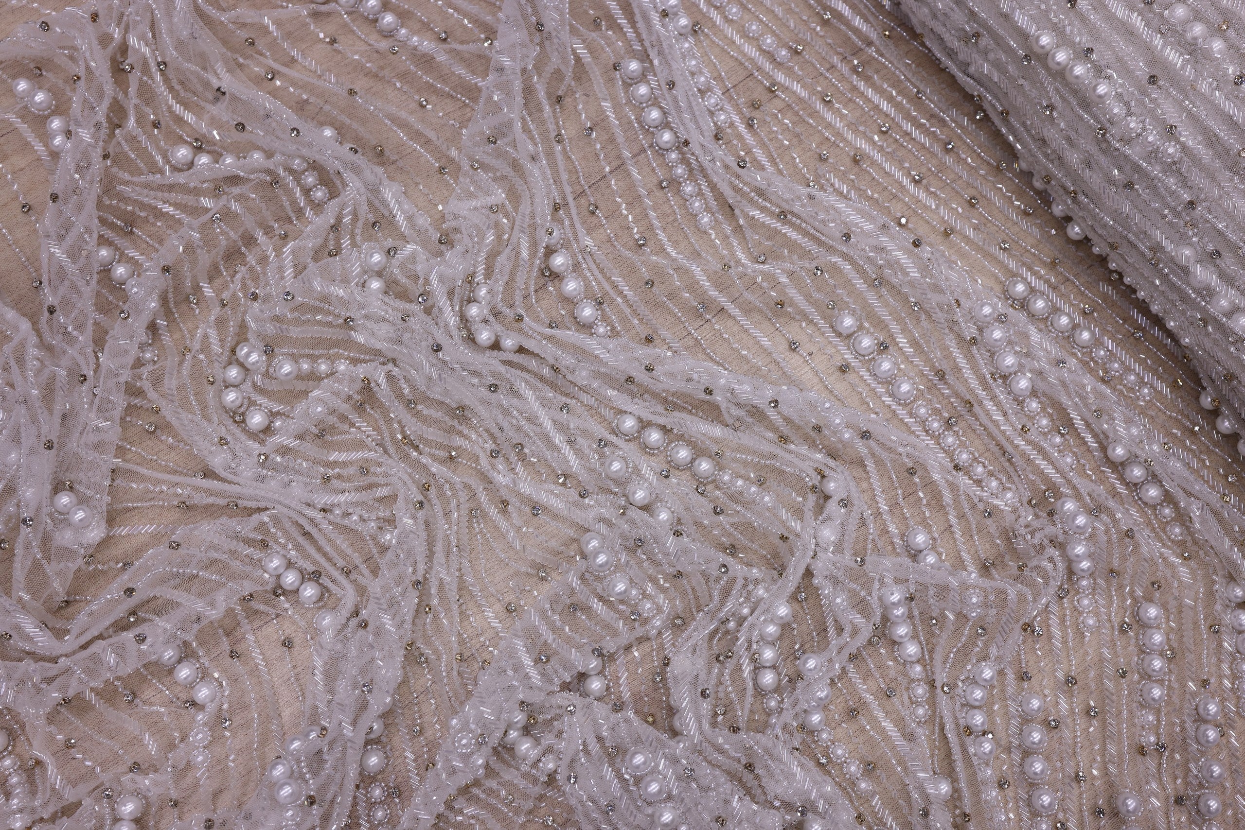 Broderie de lux tip dantela cu pietre pretioase, perle si margele  C26 - Argintiu