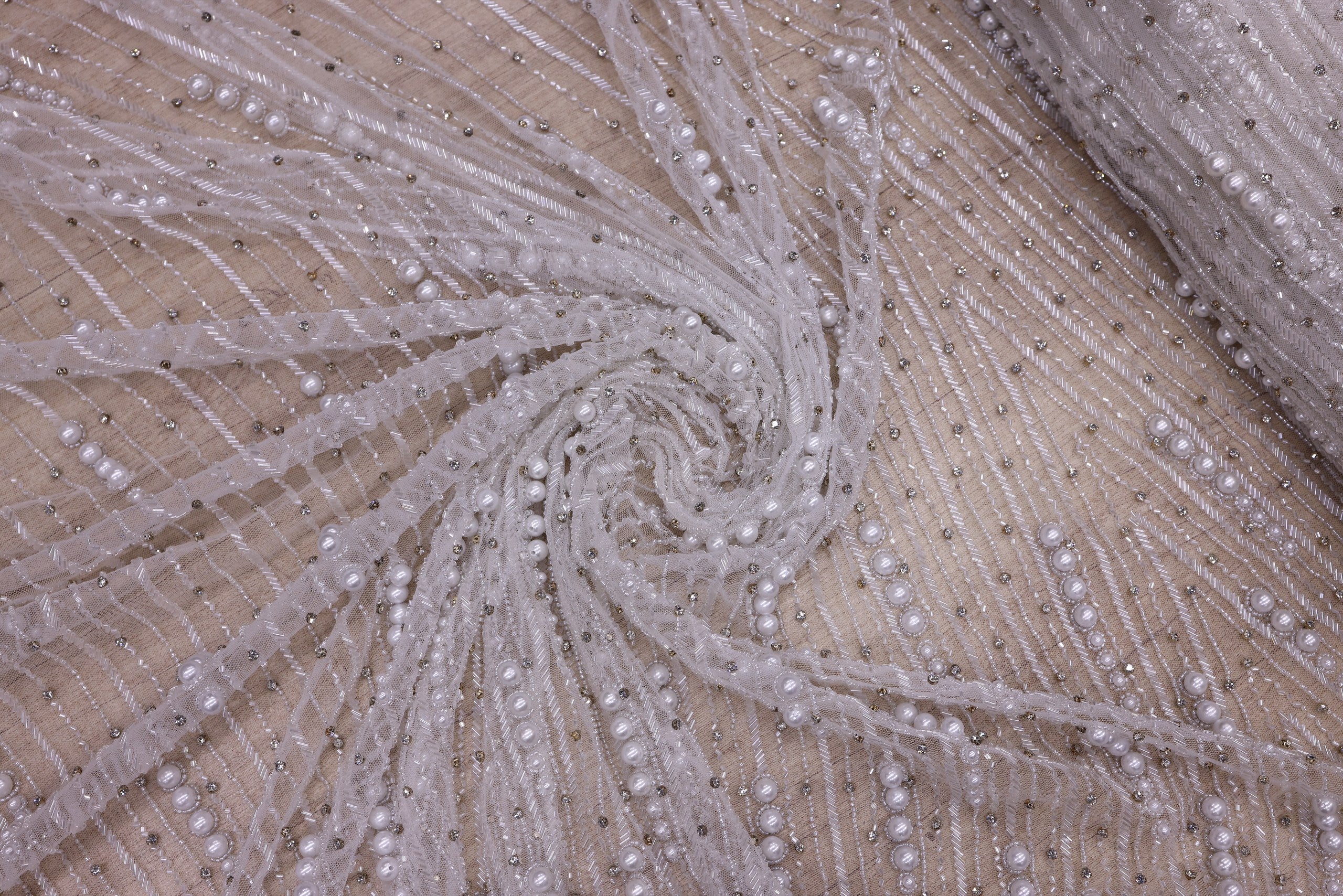 Broderie de lux tip dantela cu pietre pretioase, perle si margele  C26 - Argintiu