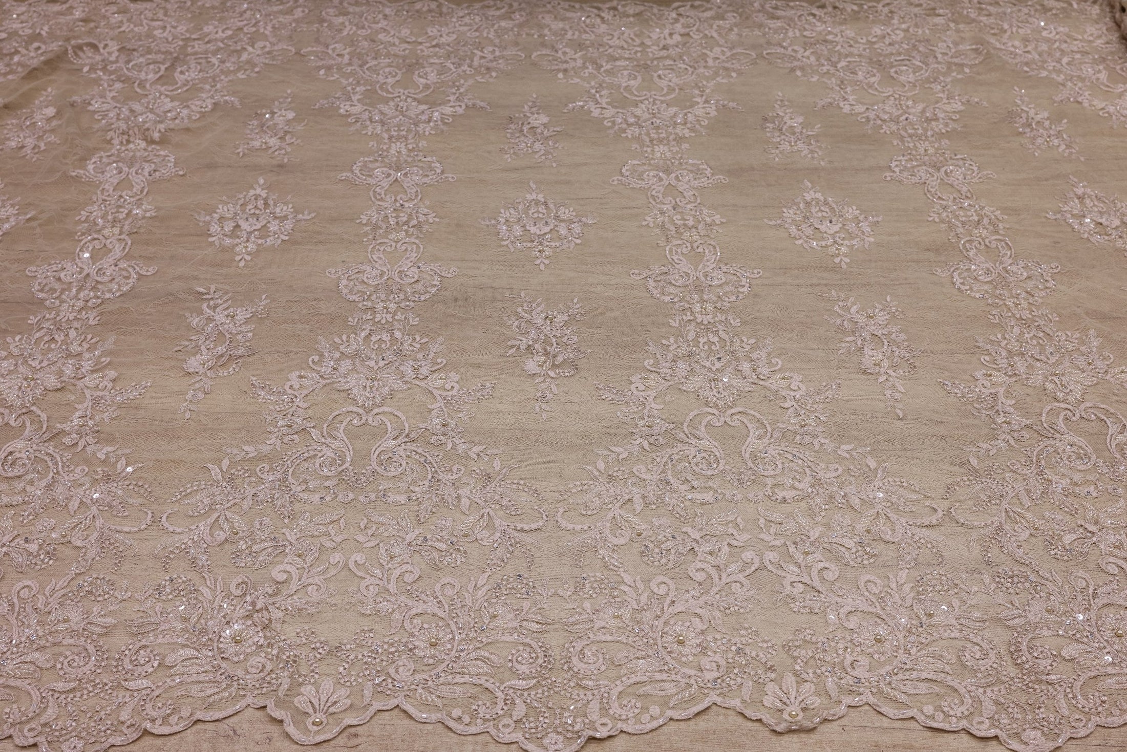 Broderie de lux tip dantela cu flori 3D si perle cusute manual B55 - Bej