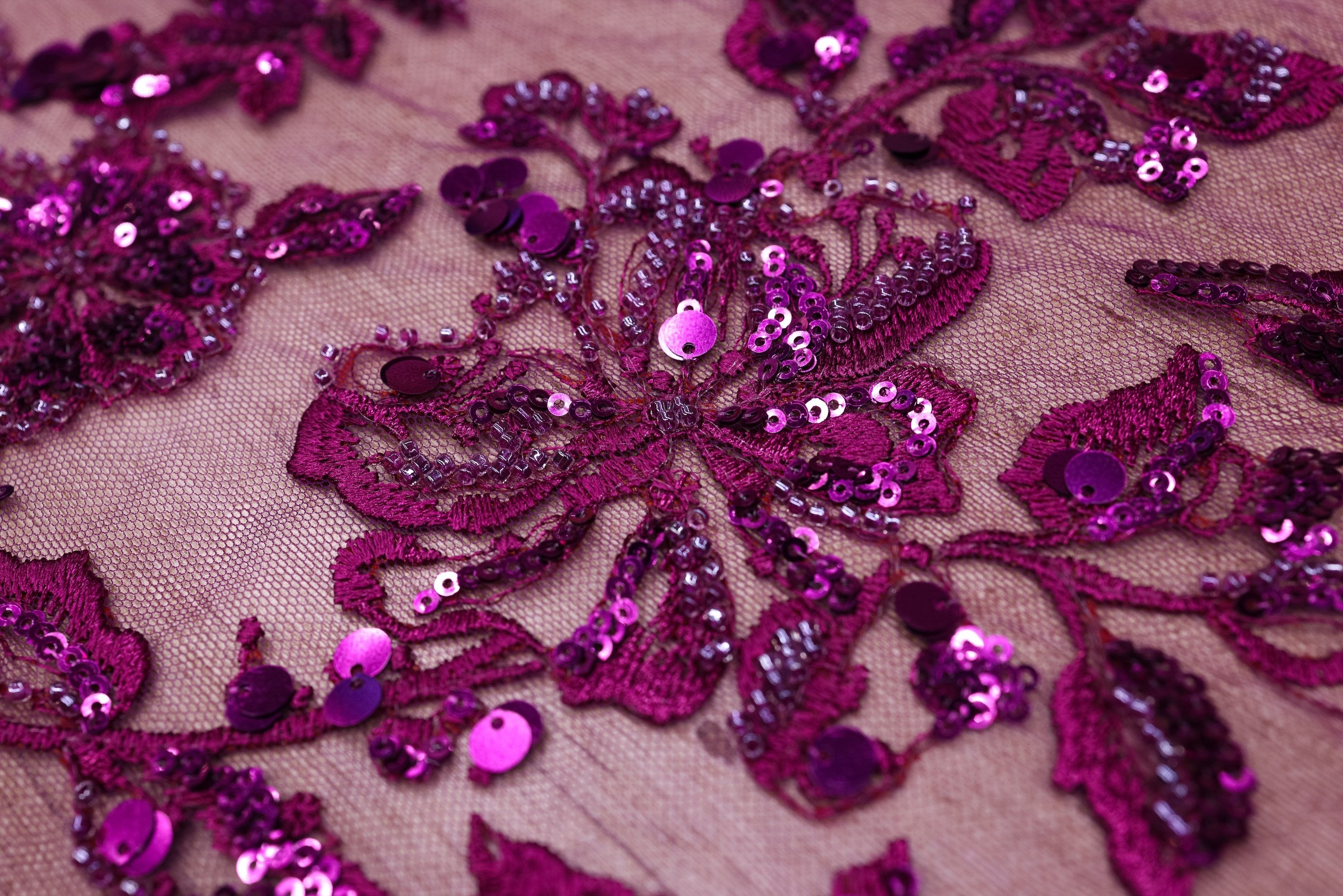 Broderie tip dantela cu perle/margele si paiete B56 - Mov Pruna