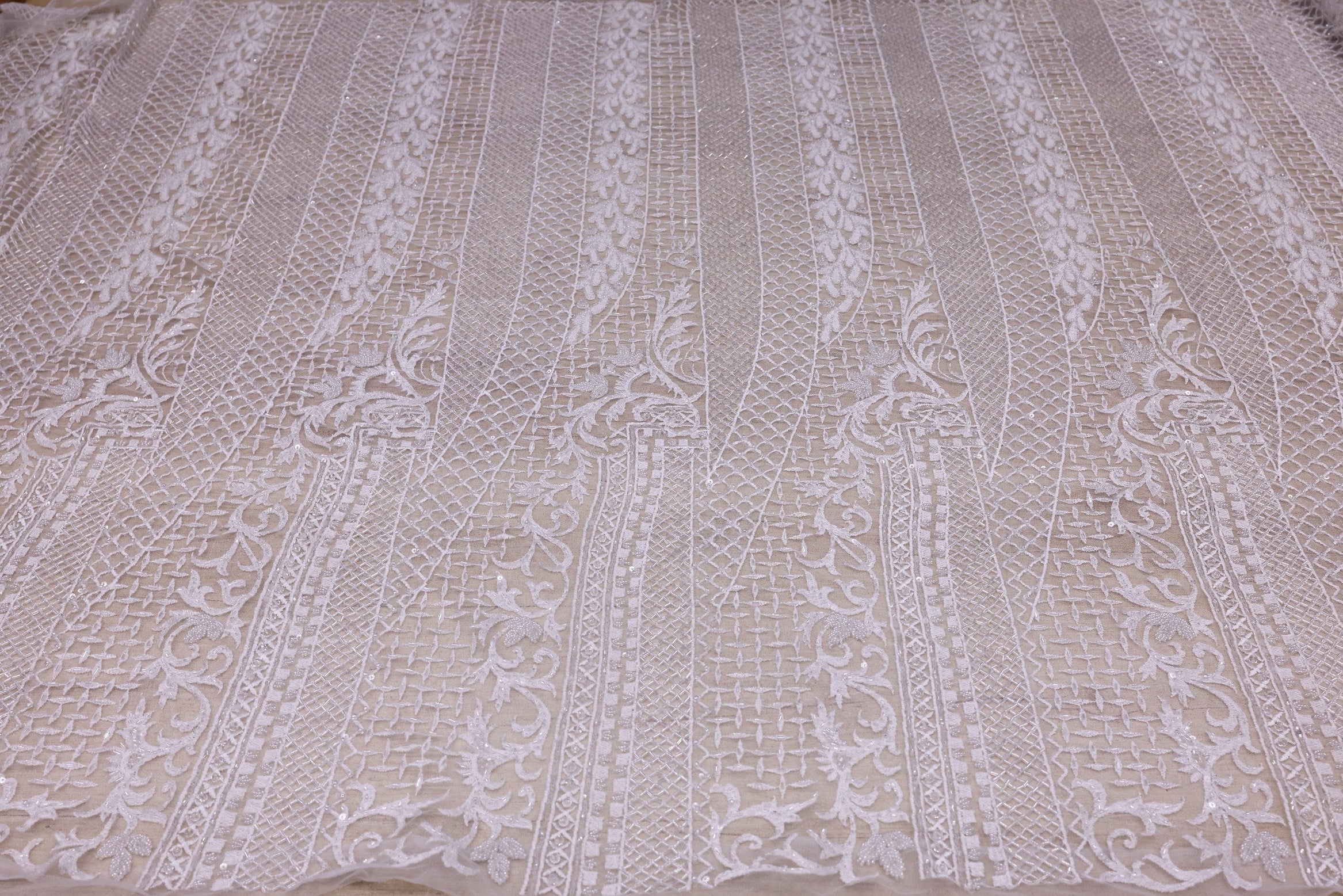 Broderie de lux tip dantela cu cristale si margele cusute manual C29 - Argintiu
