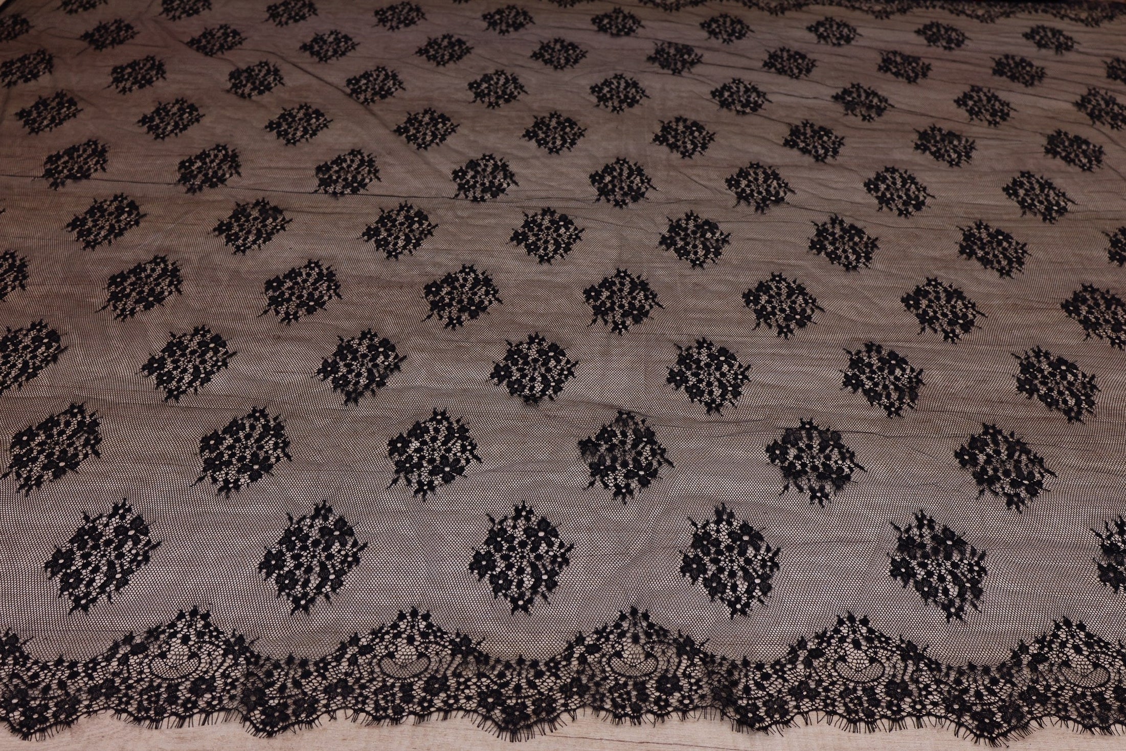 Dantela Chantilly Negru - 126