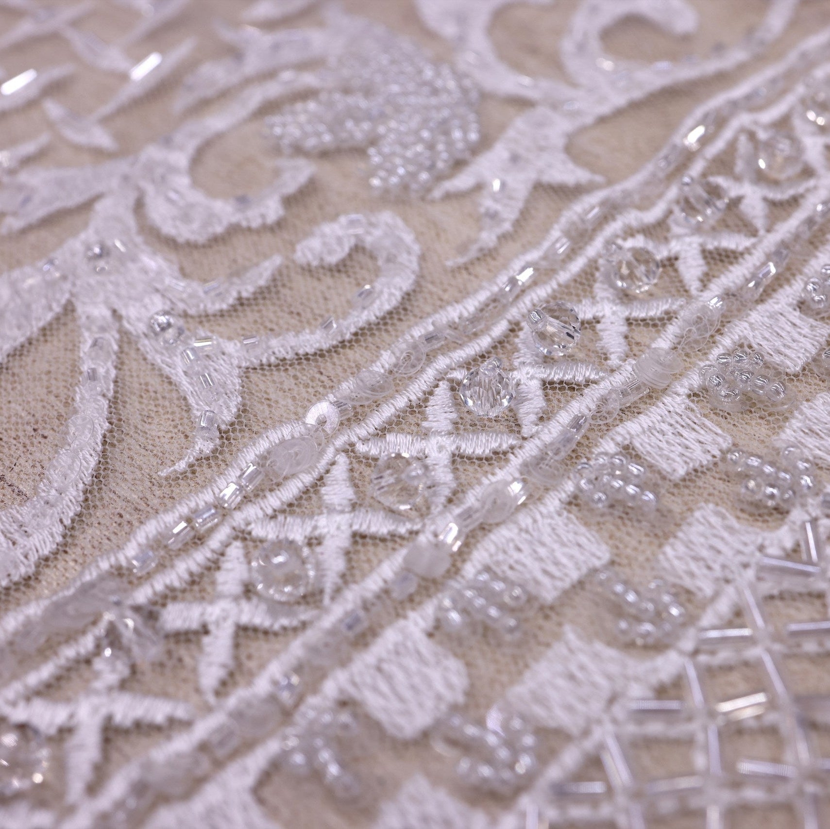 Broderie de lux tip dantela cu cristale si margele cusute manual C29 - Argintiu