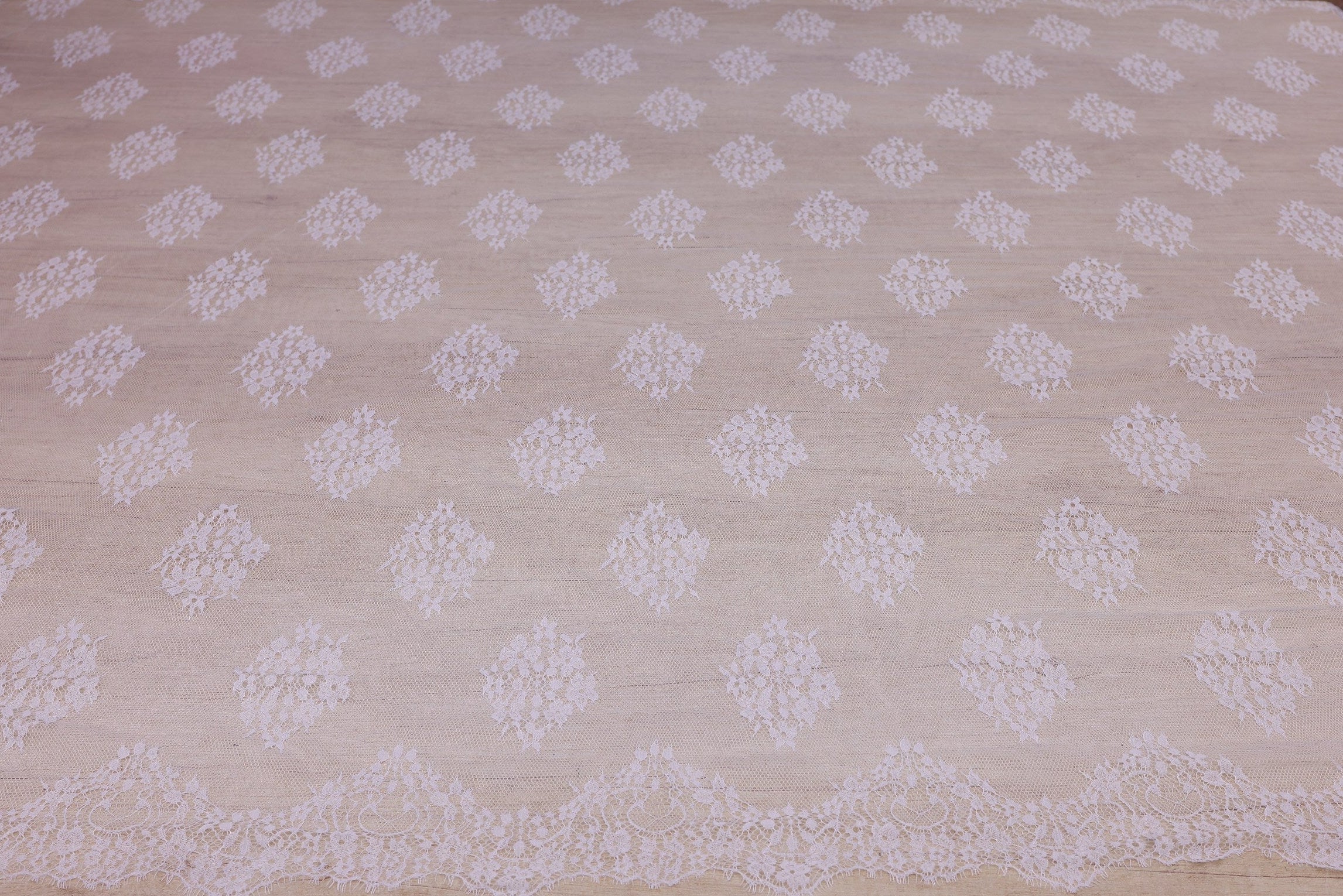 Dantela Chantilly Alb - 126