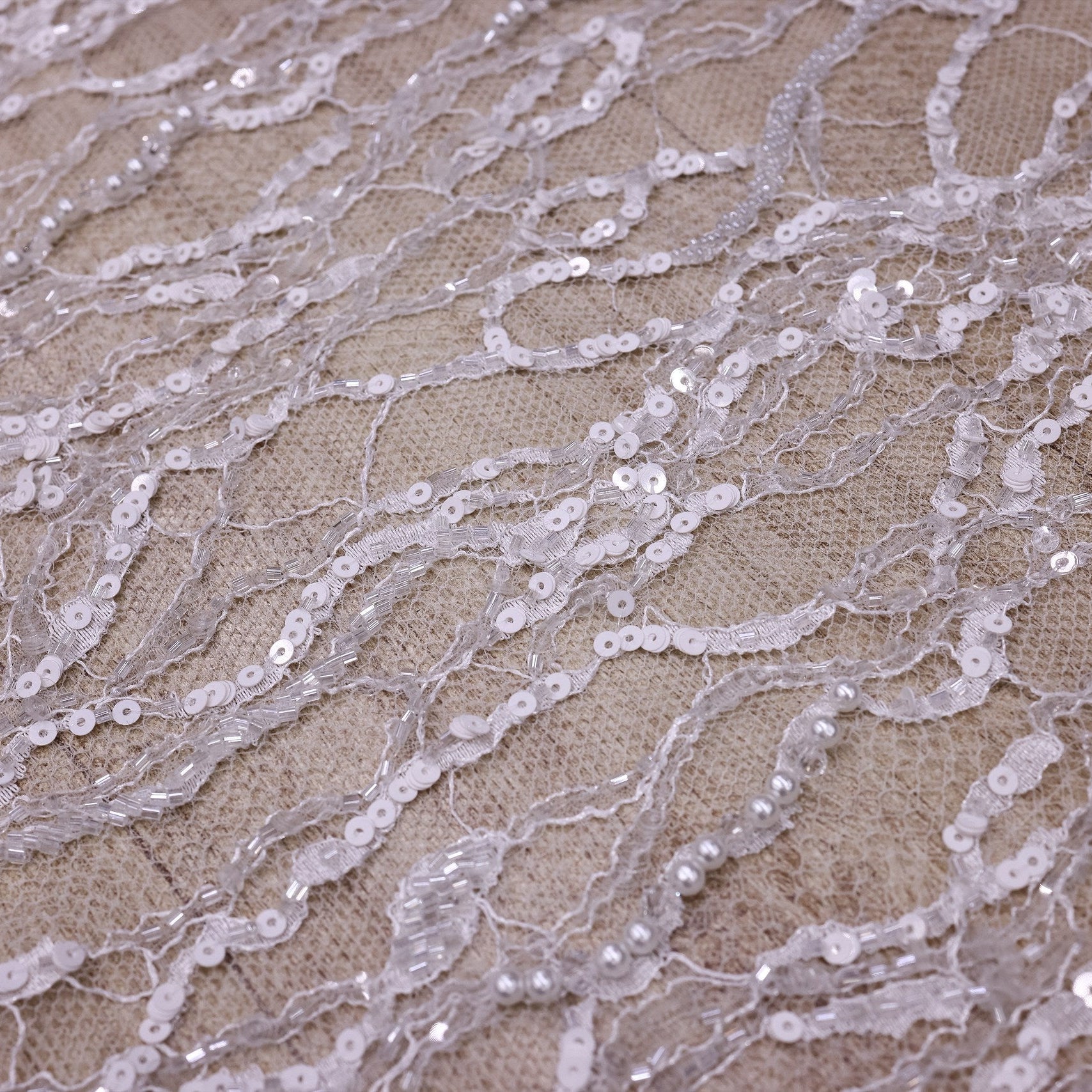 Broderie de lux tip dantela cu perle, margele si paiete   C30 - Argintiu