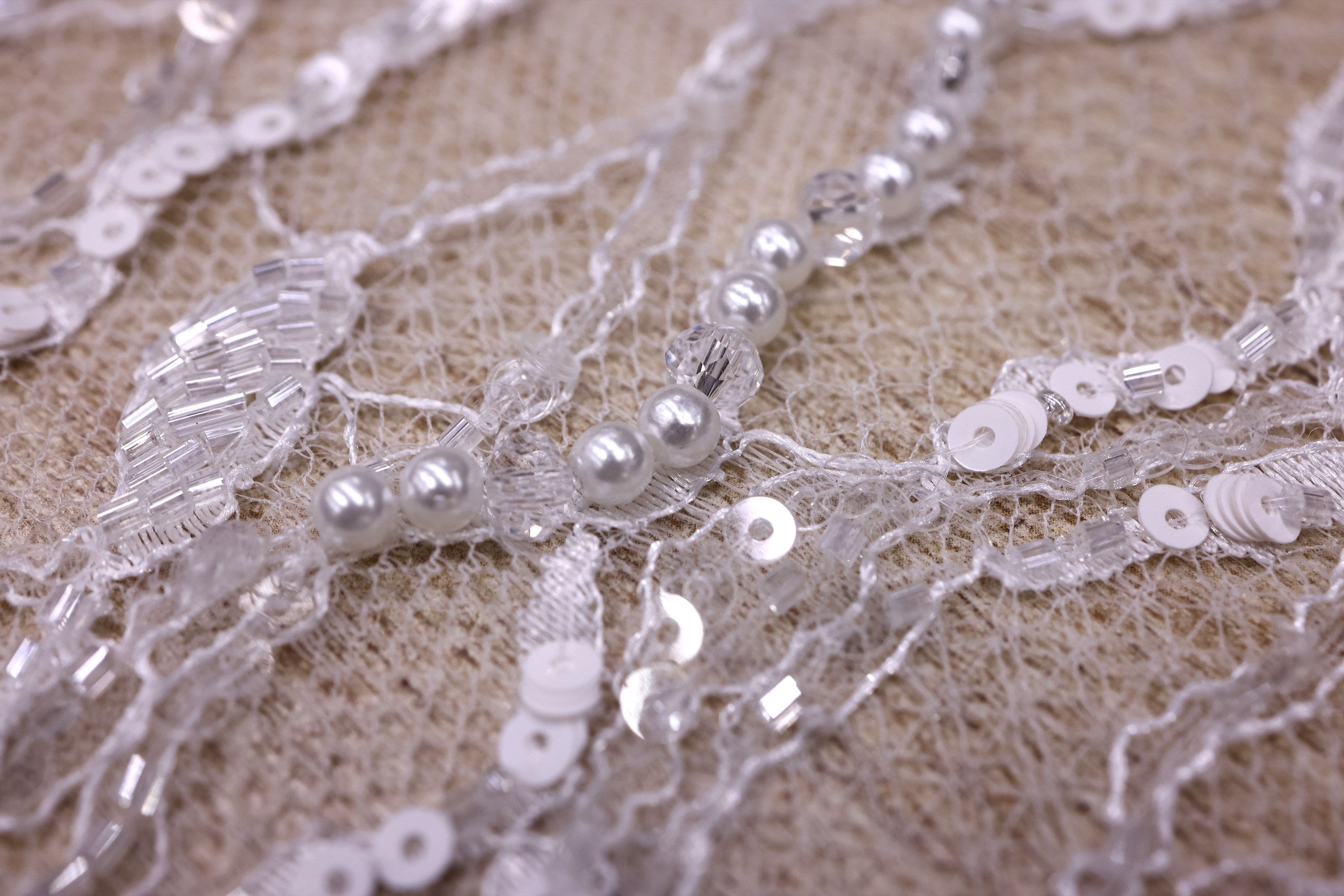 Broderie de lux tip dantela cu perle, margele si paiete   C30 - Argintiu