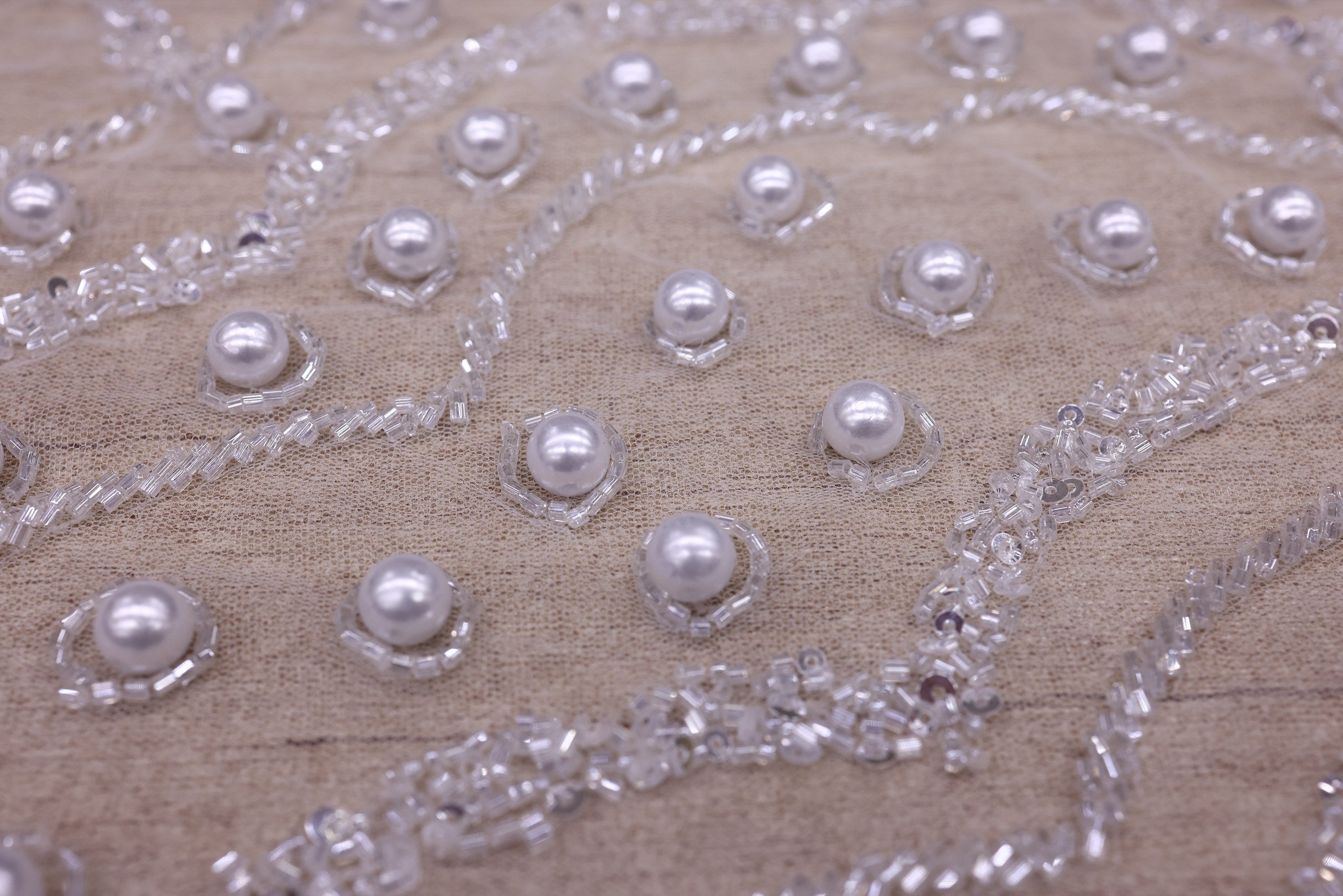 Broderie de lux tip dantela cu cristale, perle, margele si perle  C33 - Argintiu