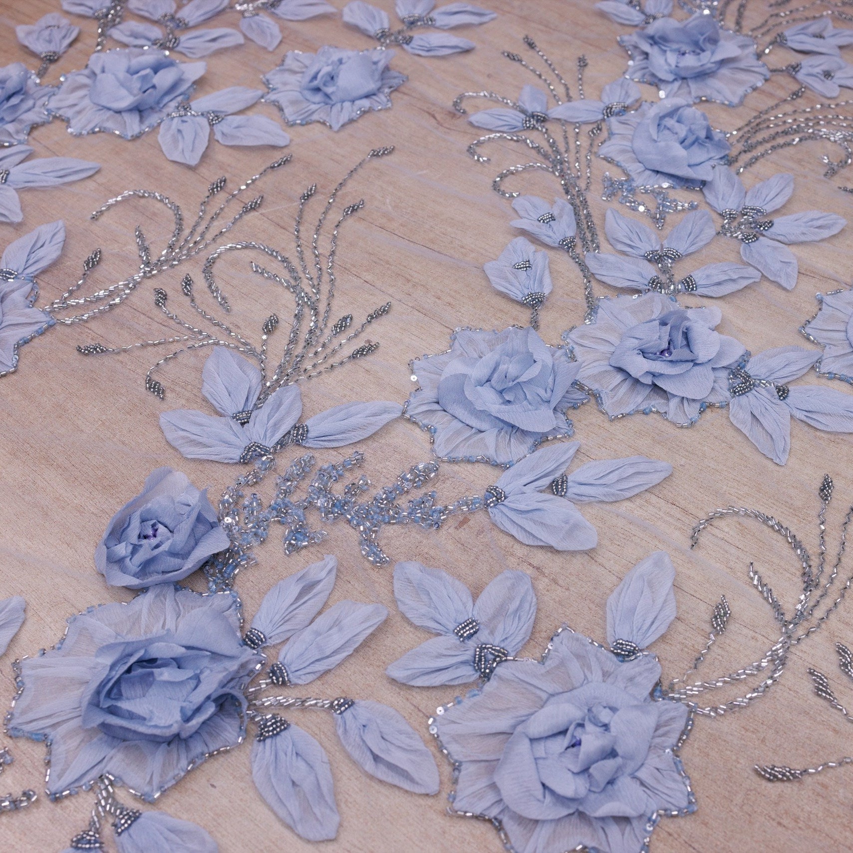 Broderie premium D44 Bleu la metru