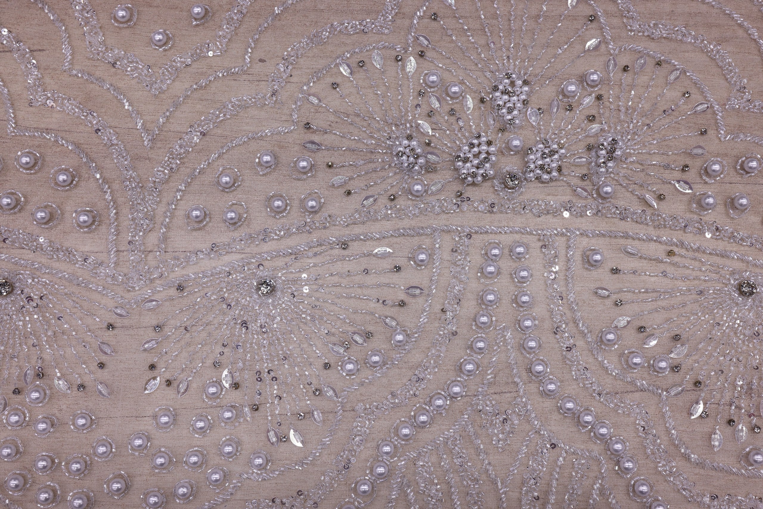 Broderie de lux tip dantela cu cristale, perle, margele si perle  C33 - Argintiu