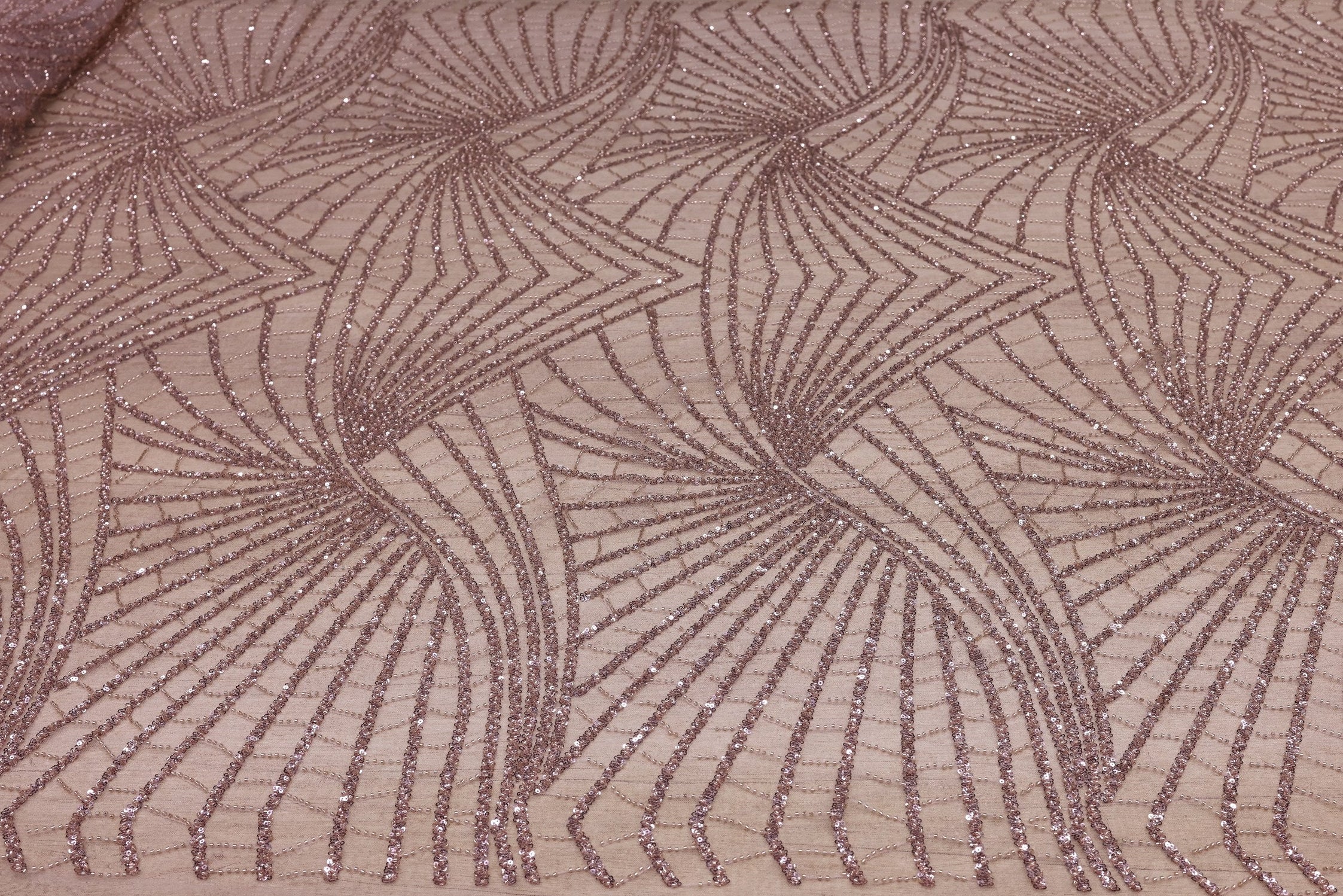 Broderie tip dantela cu perle/margele si paiete B64 - Roz
