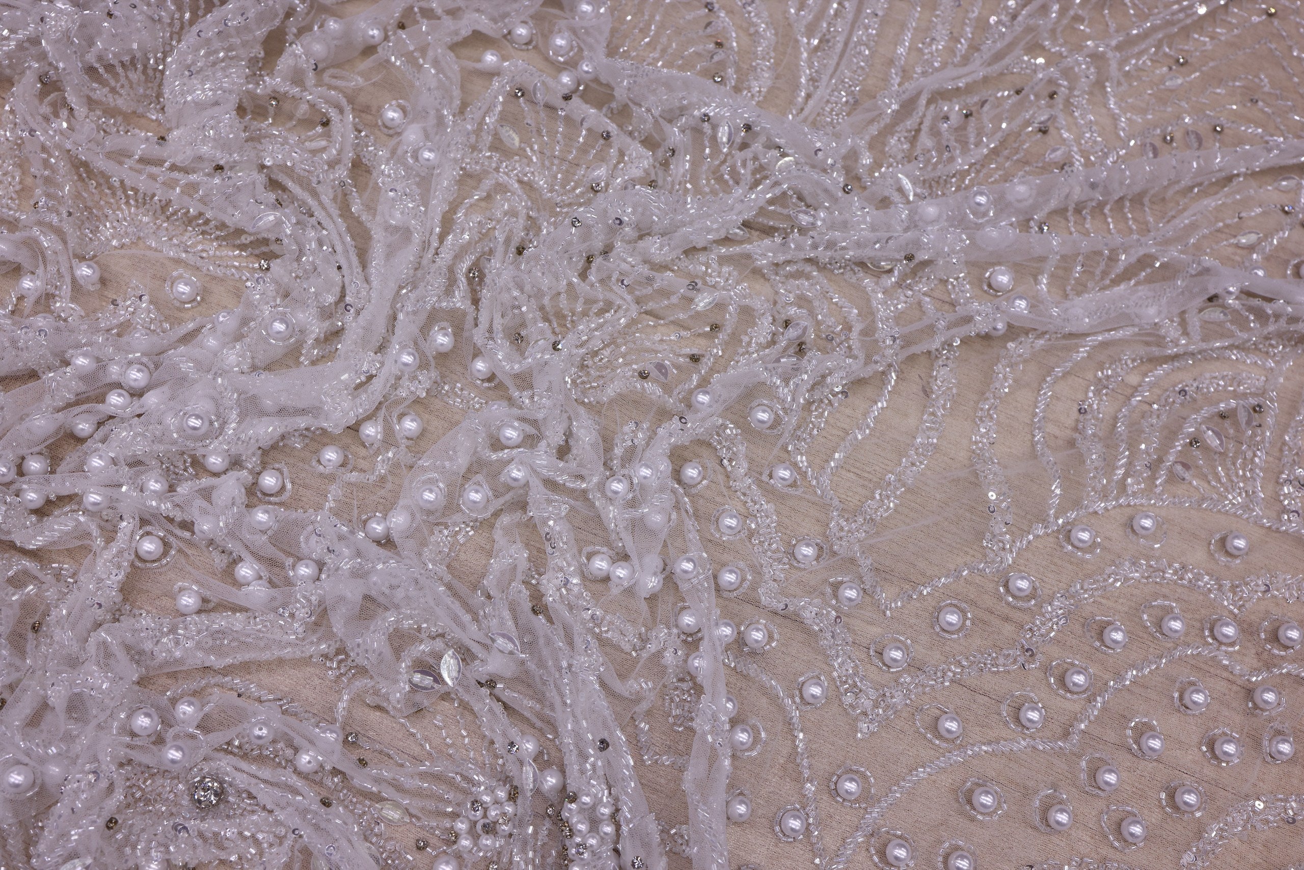 Broderie de lux tip dantela cu cristale, perle, margele si perle  C33 - Argintiu