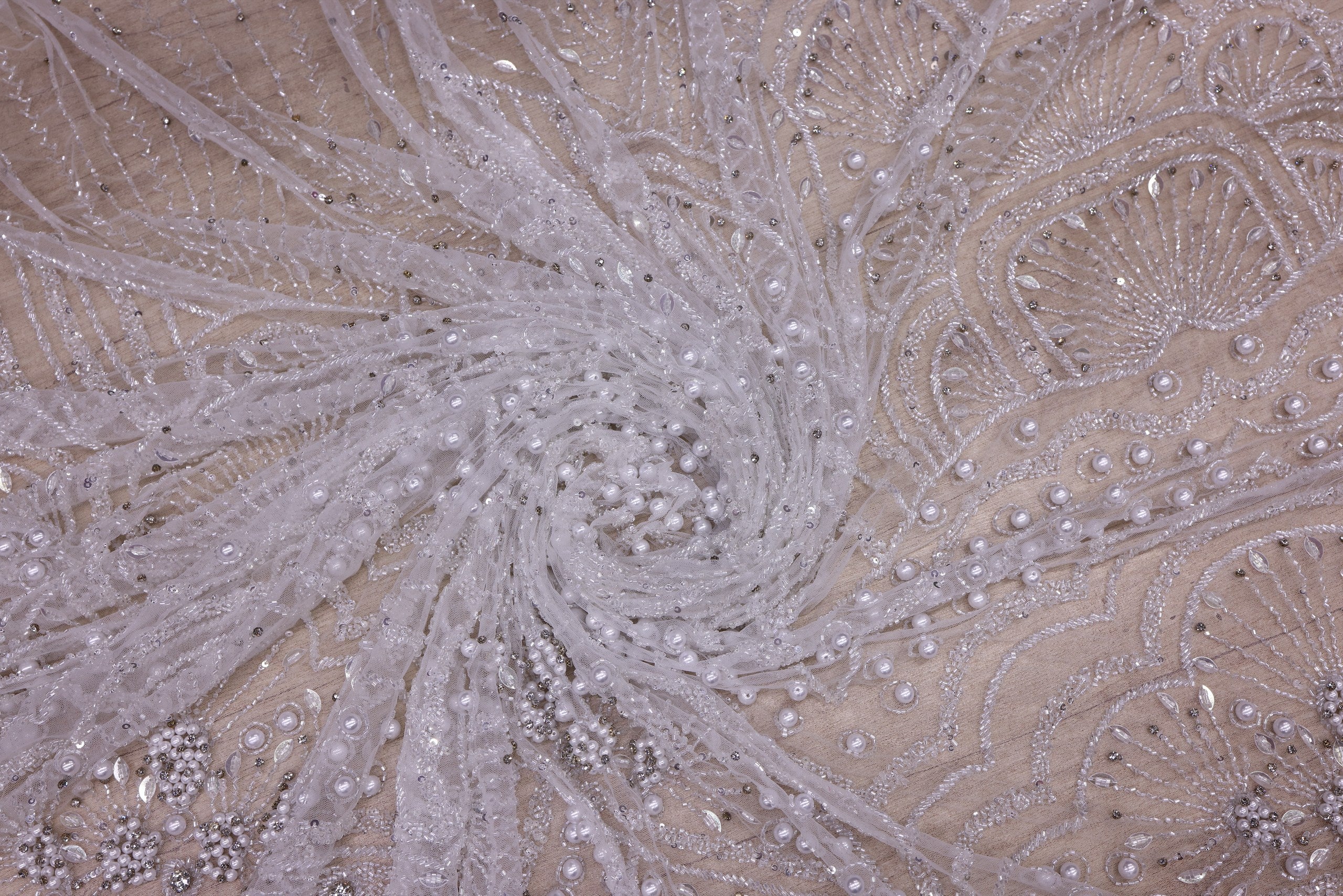 Broderie de lux tip dantela cu cristale, perle, margele si perle  C33 - Argintiu