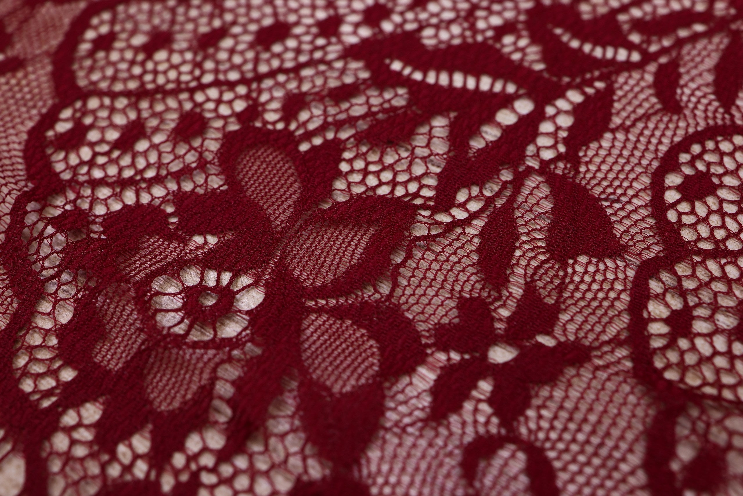 Dantela Chantilly Visiniu - 117