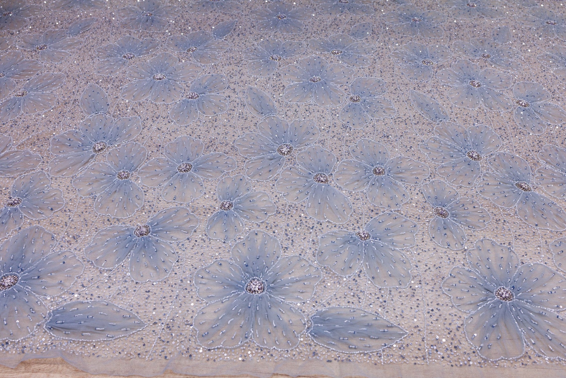 Broderie de lux tip dantela lucrata manual cu flori 3D D46 - Bleu