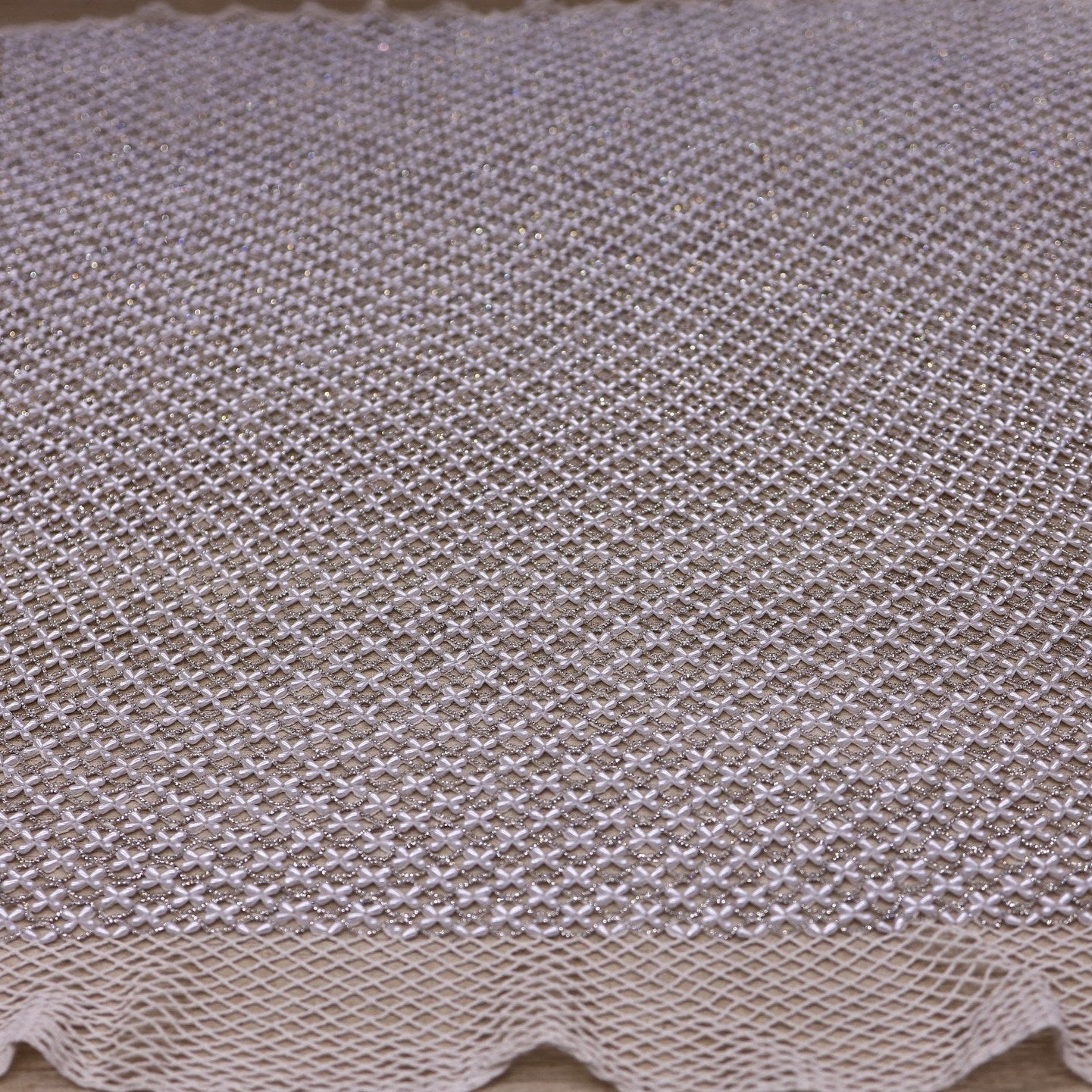 Broderie de lux tip plasa cu perle si pietre pretioase C35 - Alb
