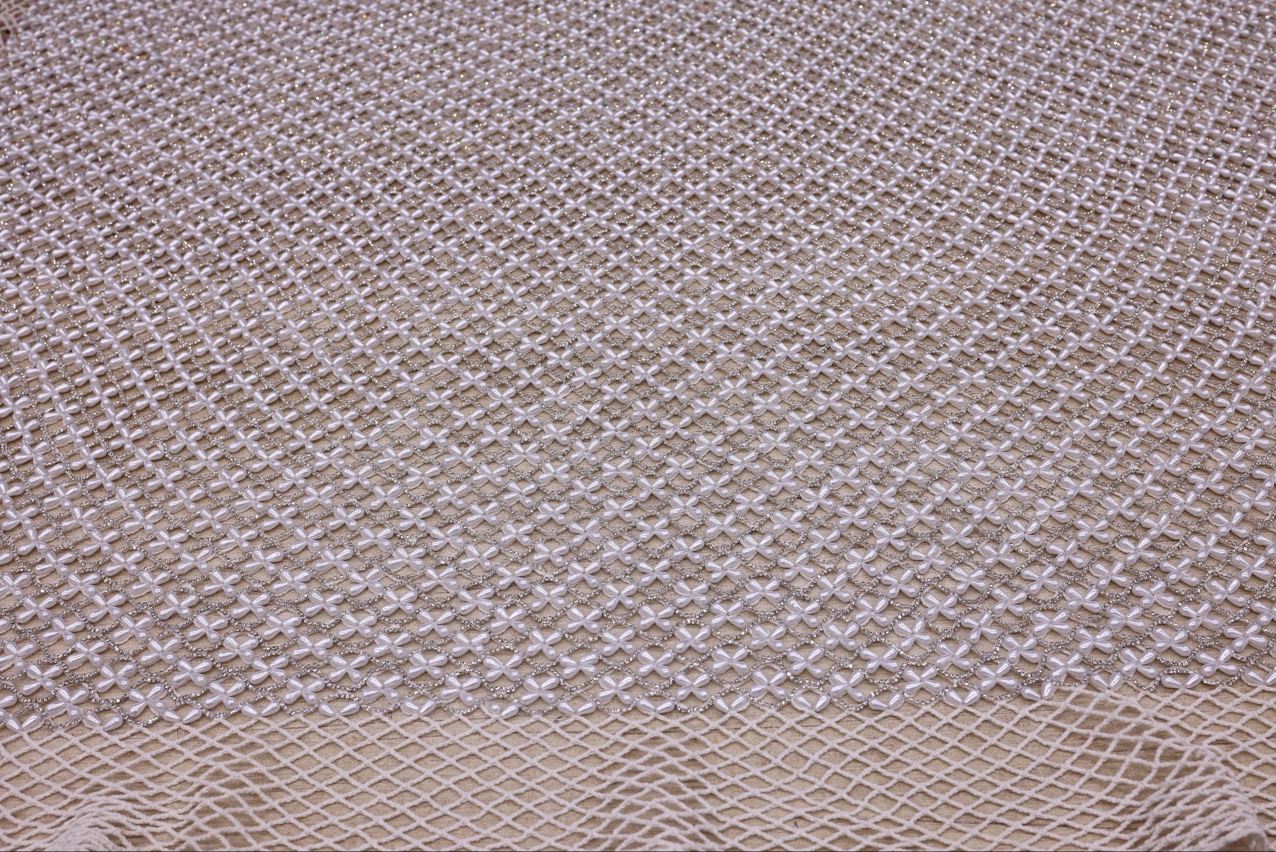 Broderie de lux tip plasa cu perle si pietre pretioase C35 - Alb