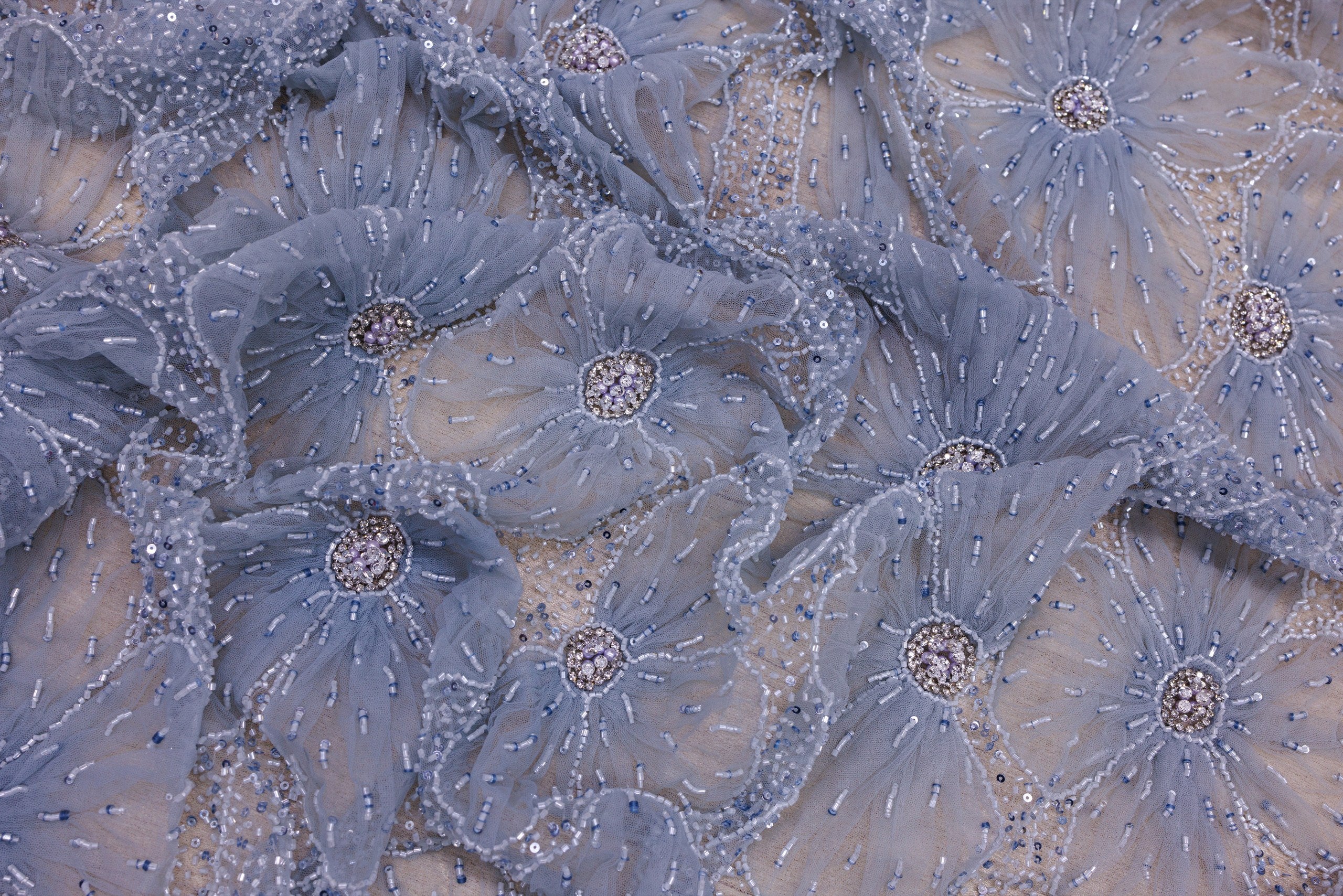 Broderie de lux tip dantela lucrata manual cu flori 3D D46 - Bleu