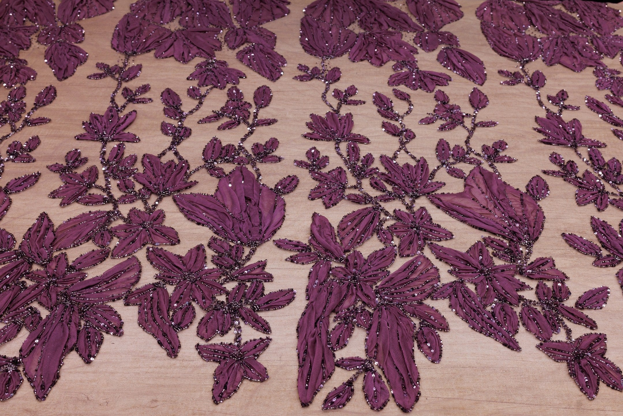 Broderie de lux tip dantela lucrata manual cu flori 3D D47 - Mov