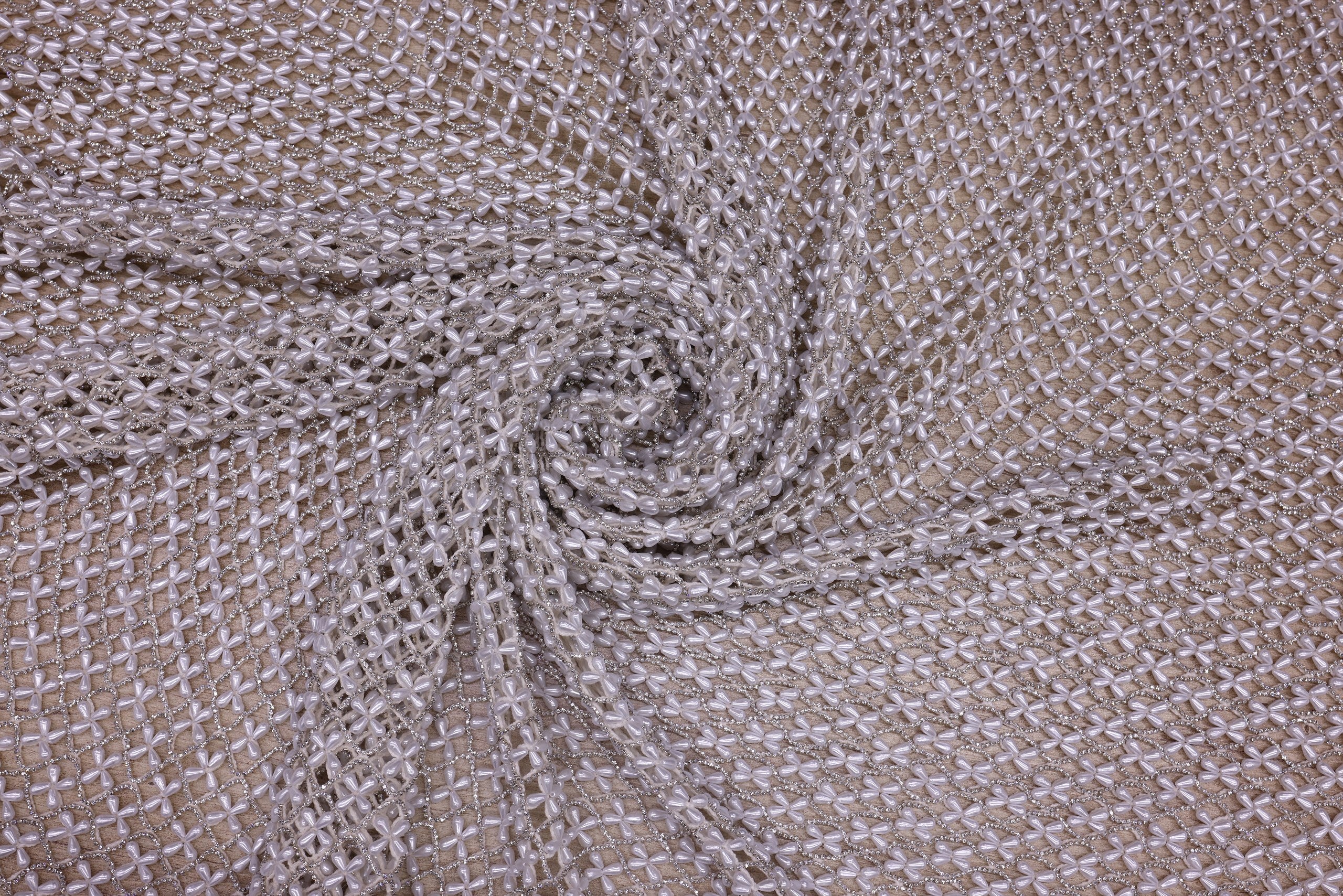Broderie de lux tip plasa cu perle si pietre pretioase C35 - Alb