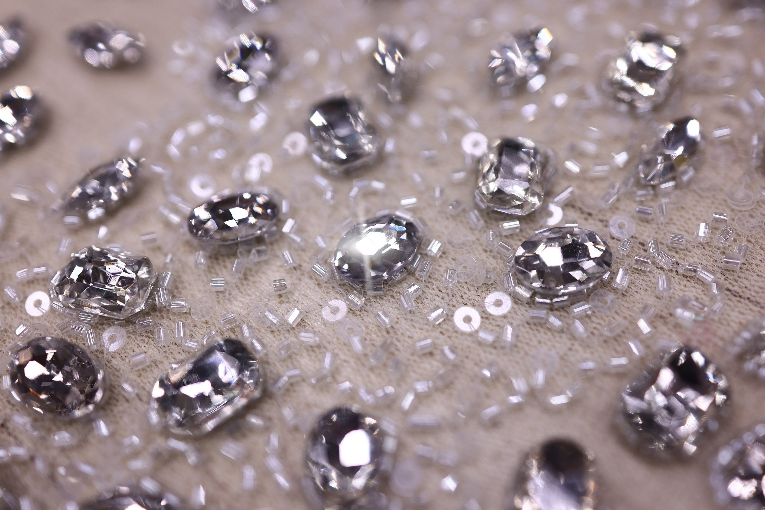 Broderie de lux tip dantela cu pietre pretioase, margele si paiete   C36 - Alb