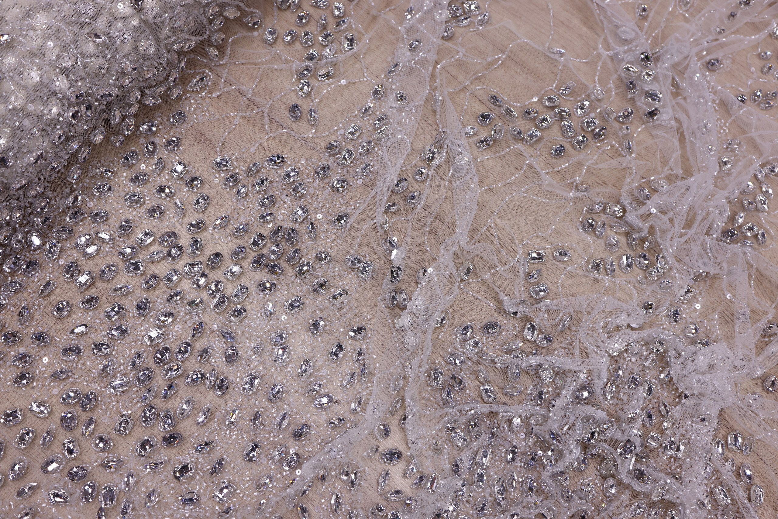 Broderie de lux tip dantela cu pietre pretioase, margele si paiete   C36 - Alb