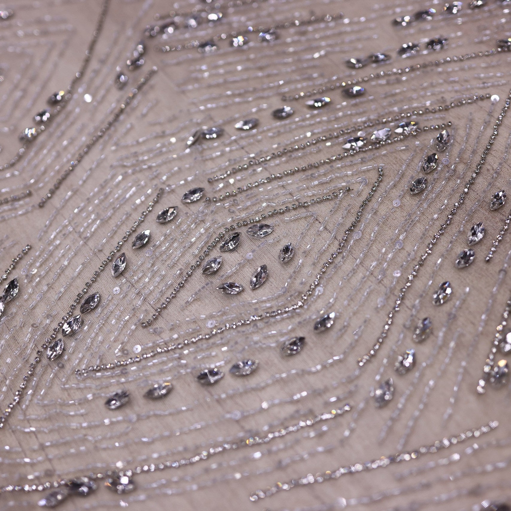 Broderie de lux tip dantela cu pietre pretioase,margele si paiete   C37 - Alb