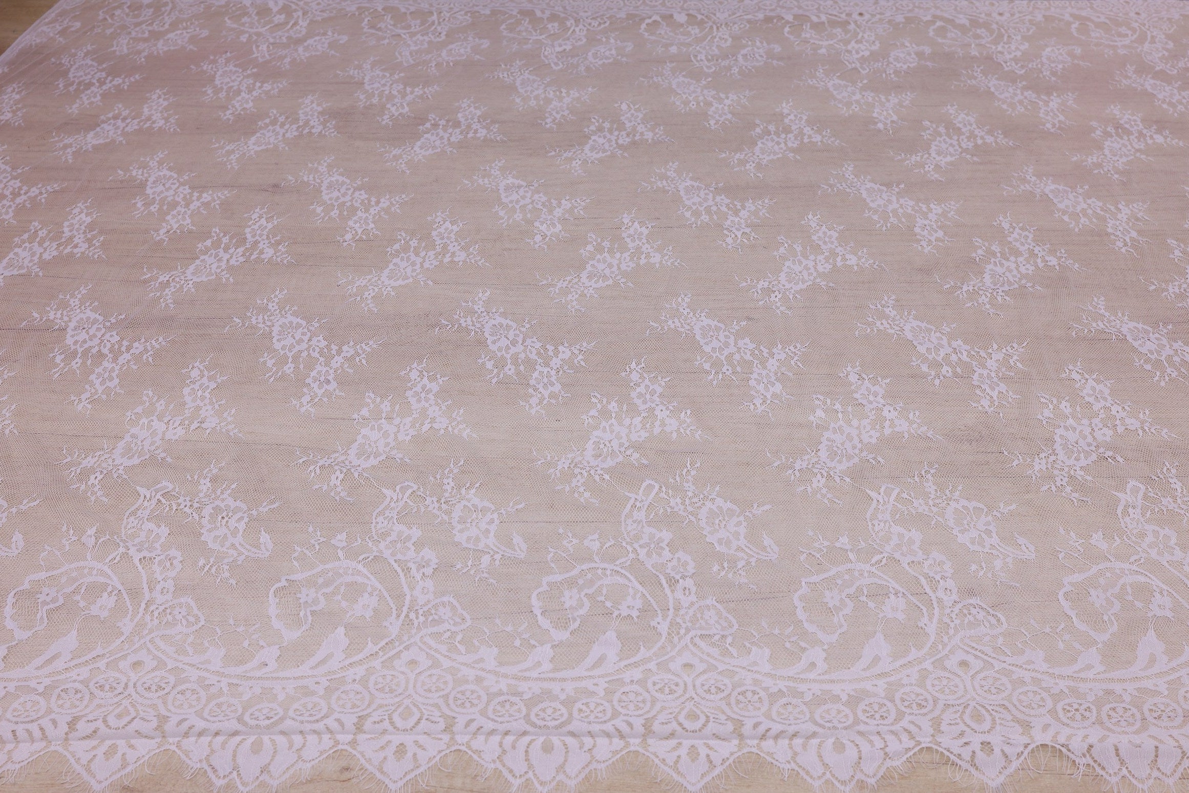 Dantela Chantilly Alb - 128