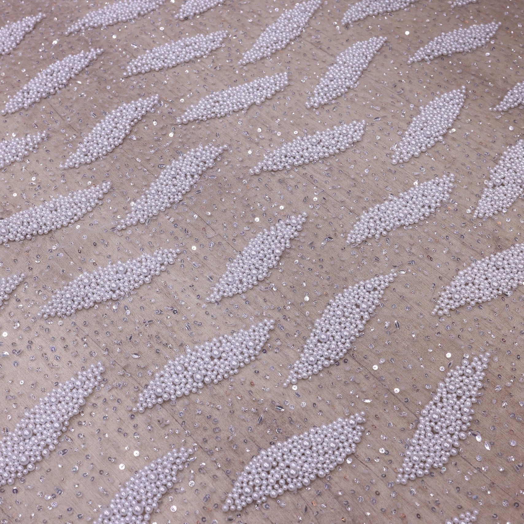 Broderie de lux tip dantela cu perle si paiete   C39 - Alb