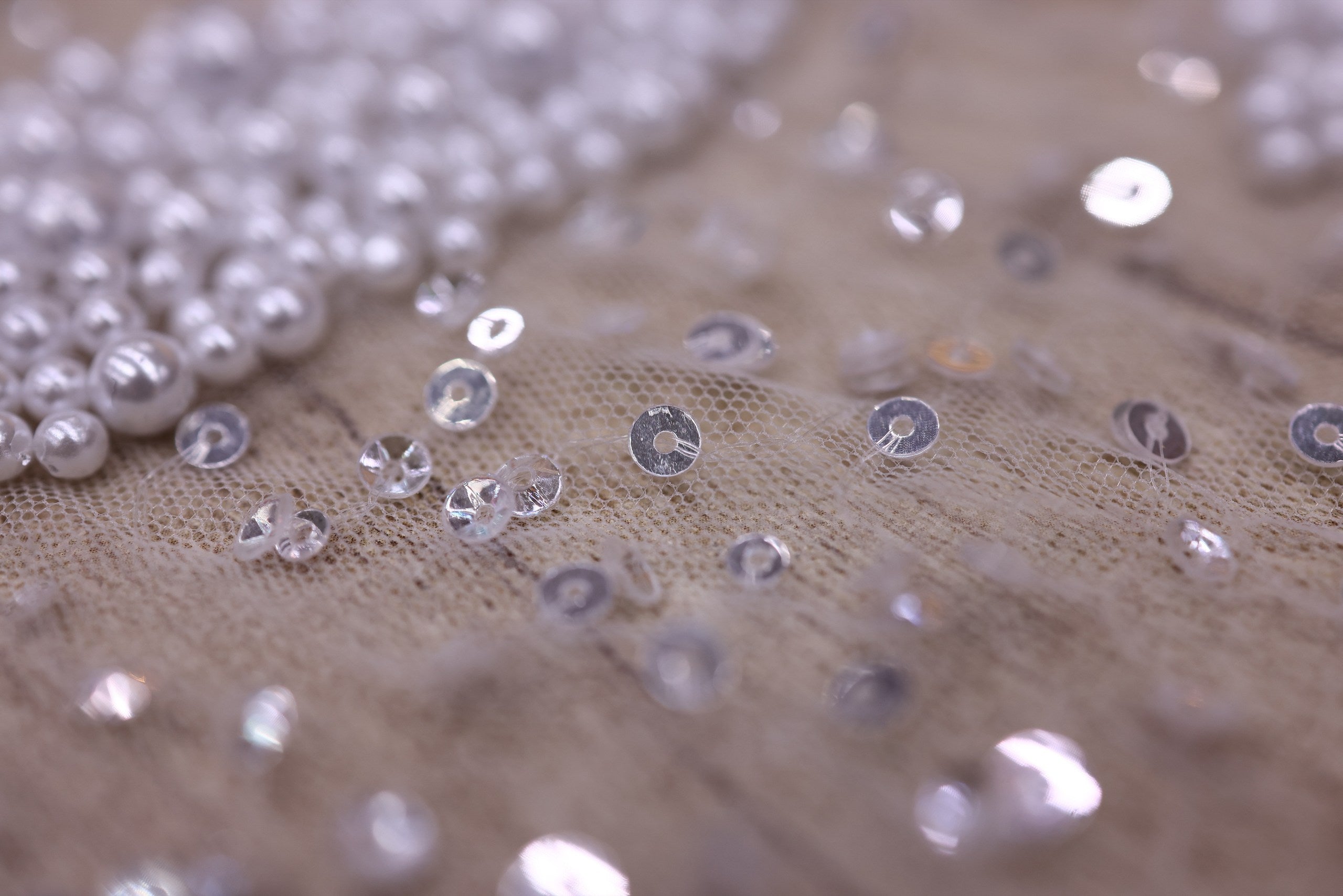 Broderie de lux tip dantela cu perle si paiete   C39 - Alb