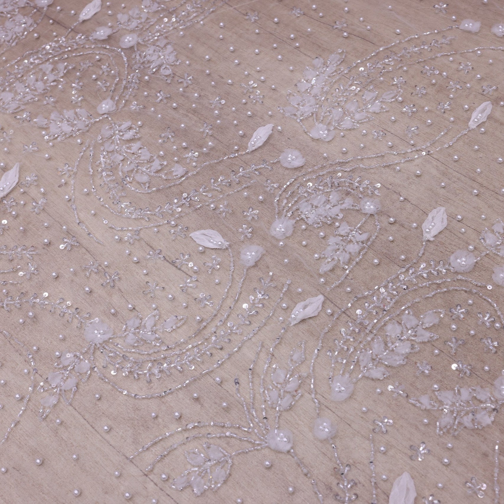 Broderie de lux tip dantela cu flori 3D, perle, maregele si paiete   C40 - Alb