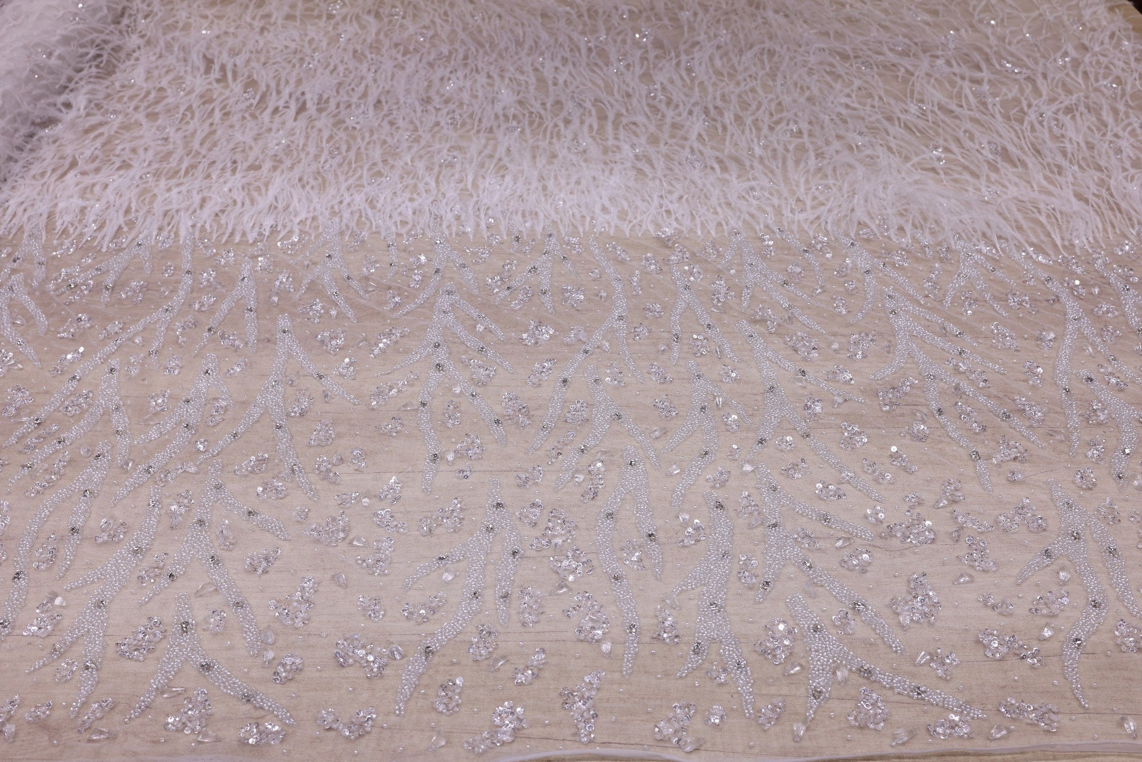 Broderie de lux tip dantela cu pene, margele si paiete C41 - Alb
