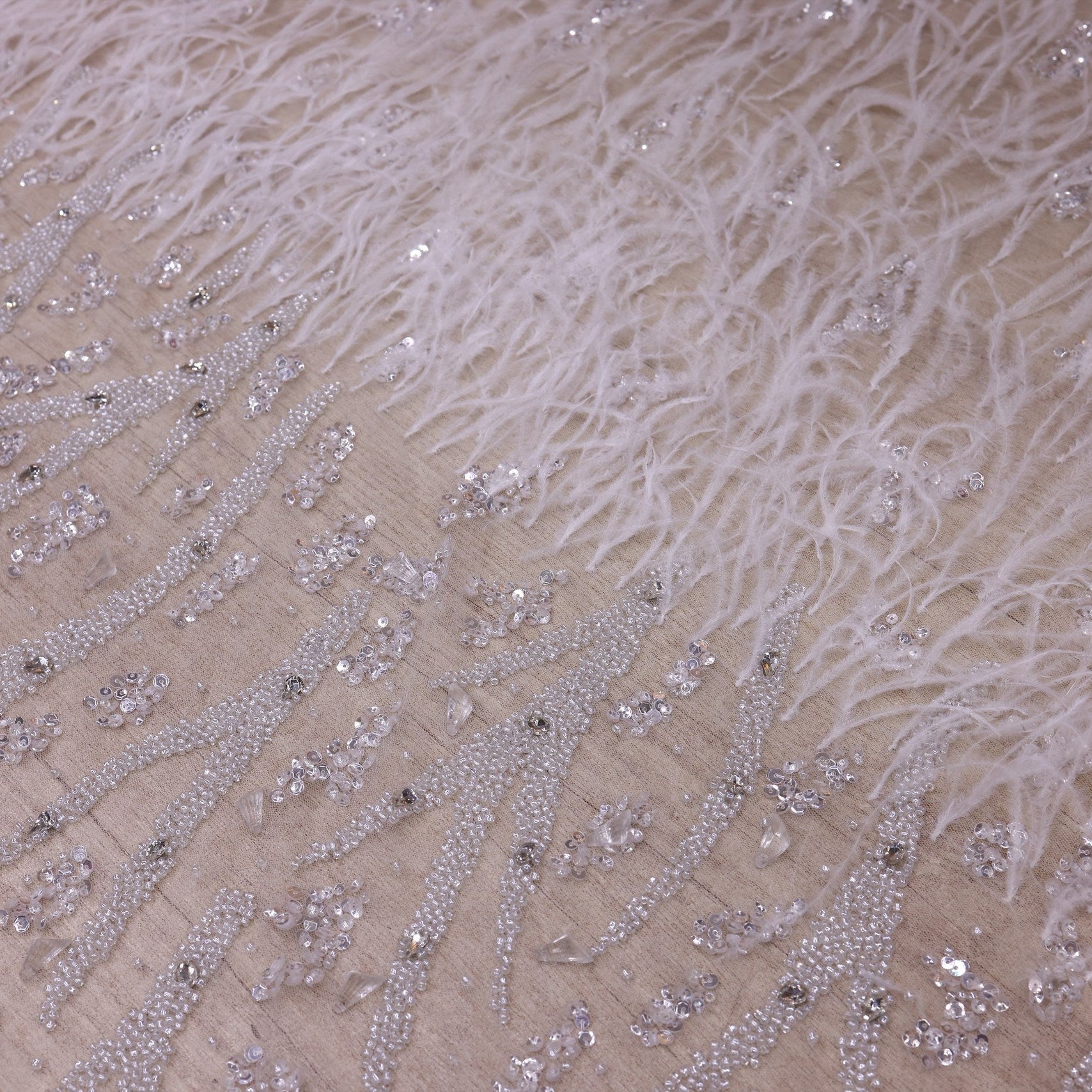 Broderie de lux tip dantela cu pene, margele si paiete C41 - Alb