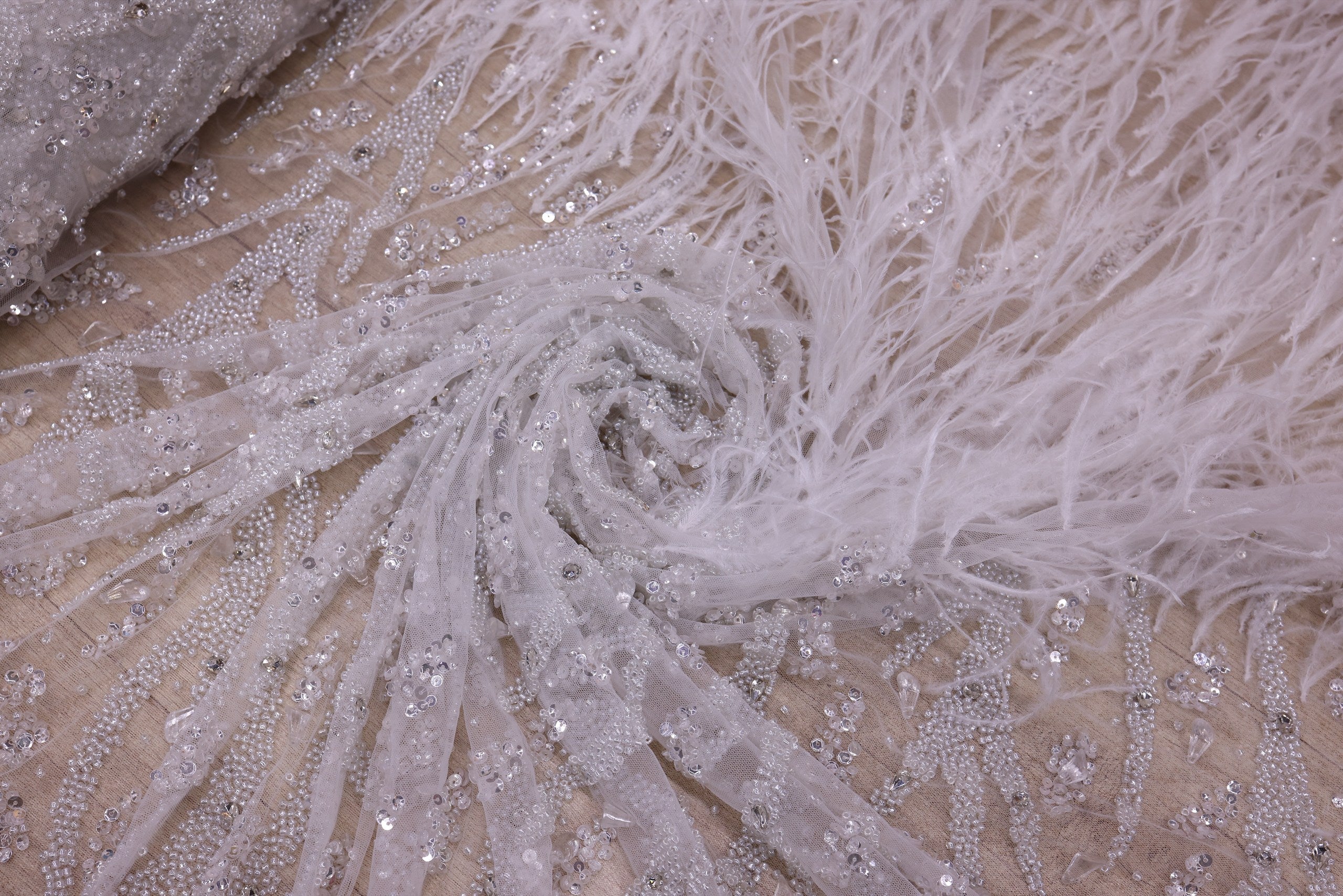 Broderie de lux tip dantela cu pene, margele si paiete C41 - Alb