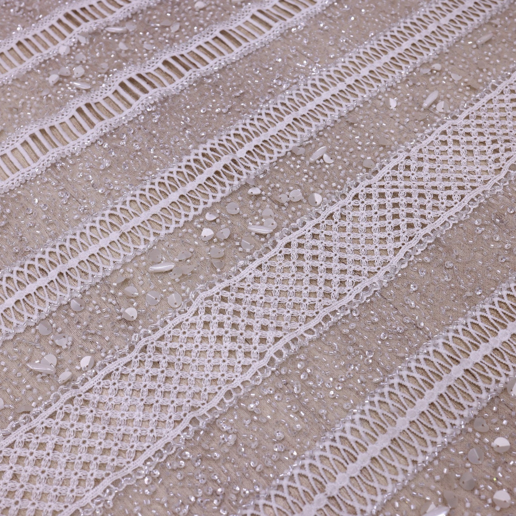 Broderie de lux tip dantela cu margele si paiete   C42 - Alb