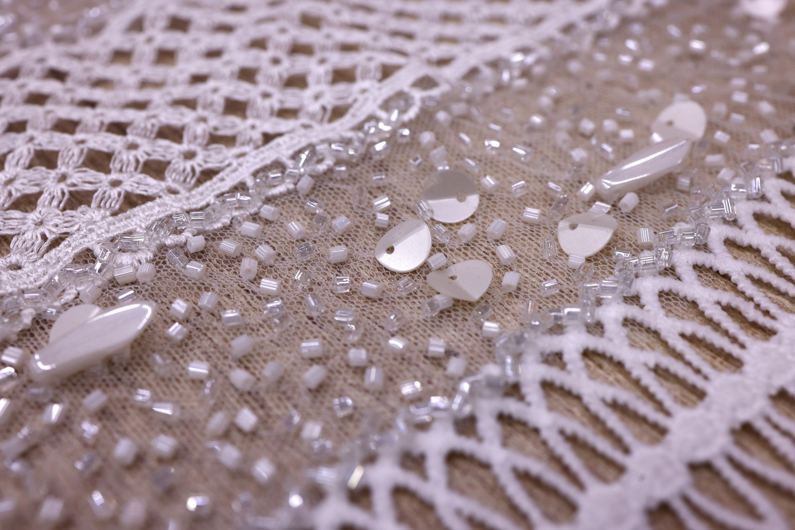 Broderie de lux tip dantela cu margele si paiete   C42 - Alb